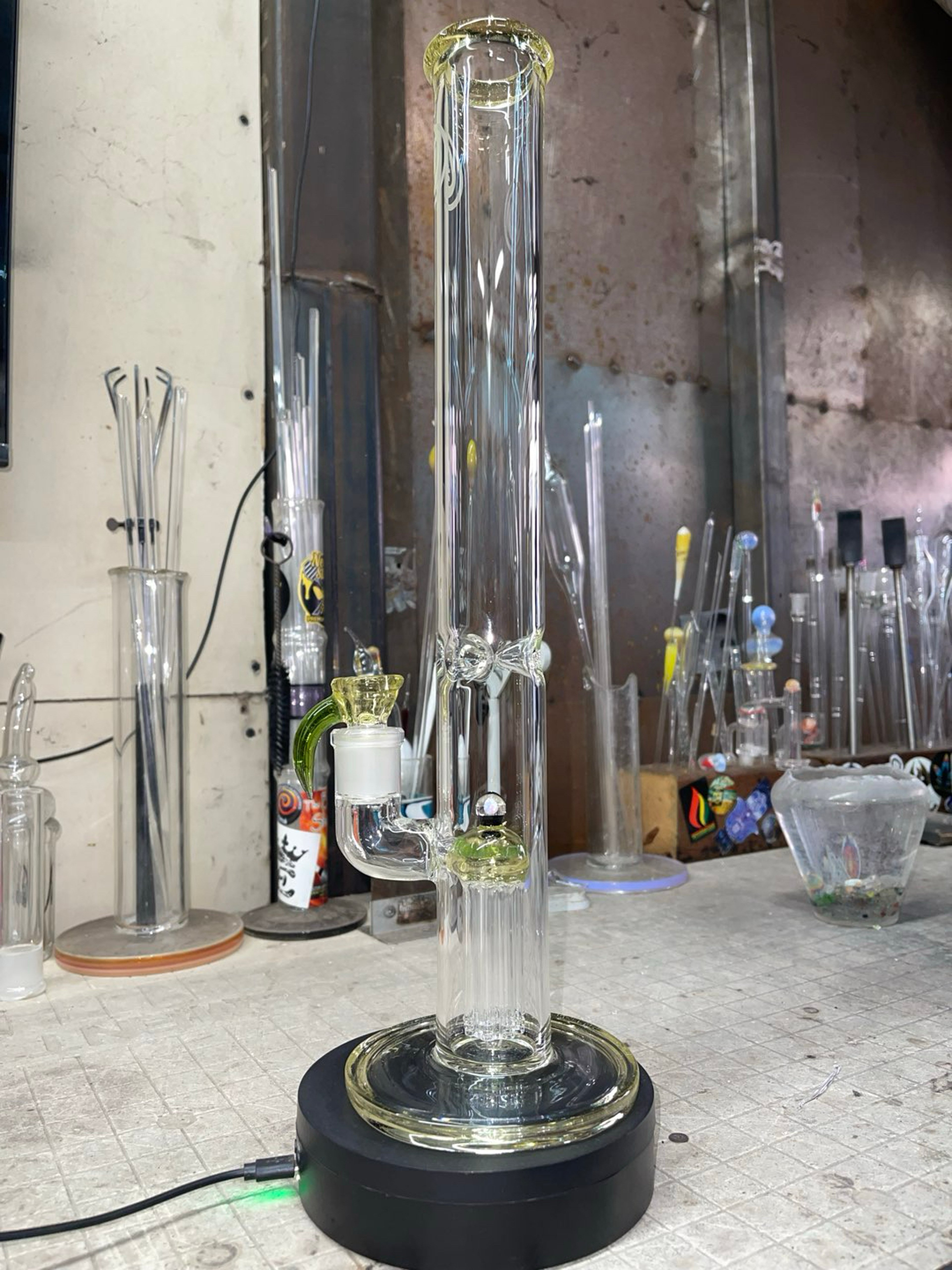 Preview pic of 16”x44mm 8 arm perc, plasma cfl and sour apple color accents, 18mm 4 holes slide