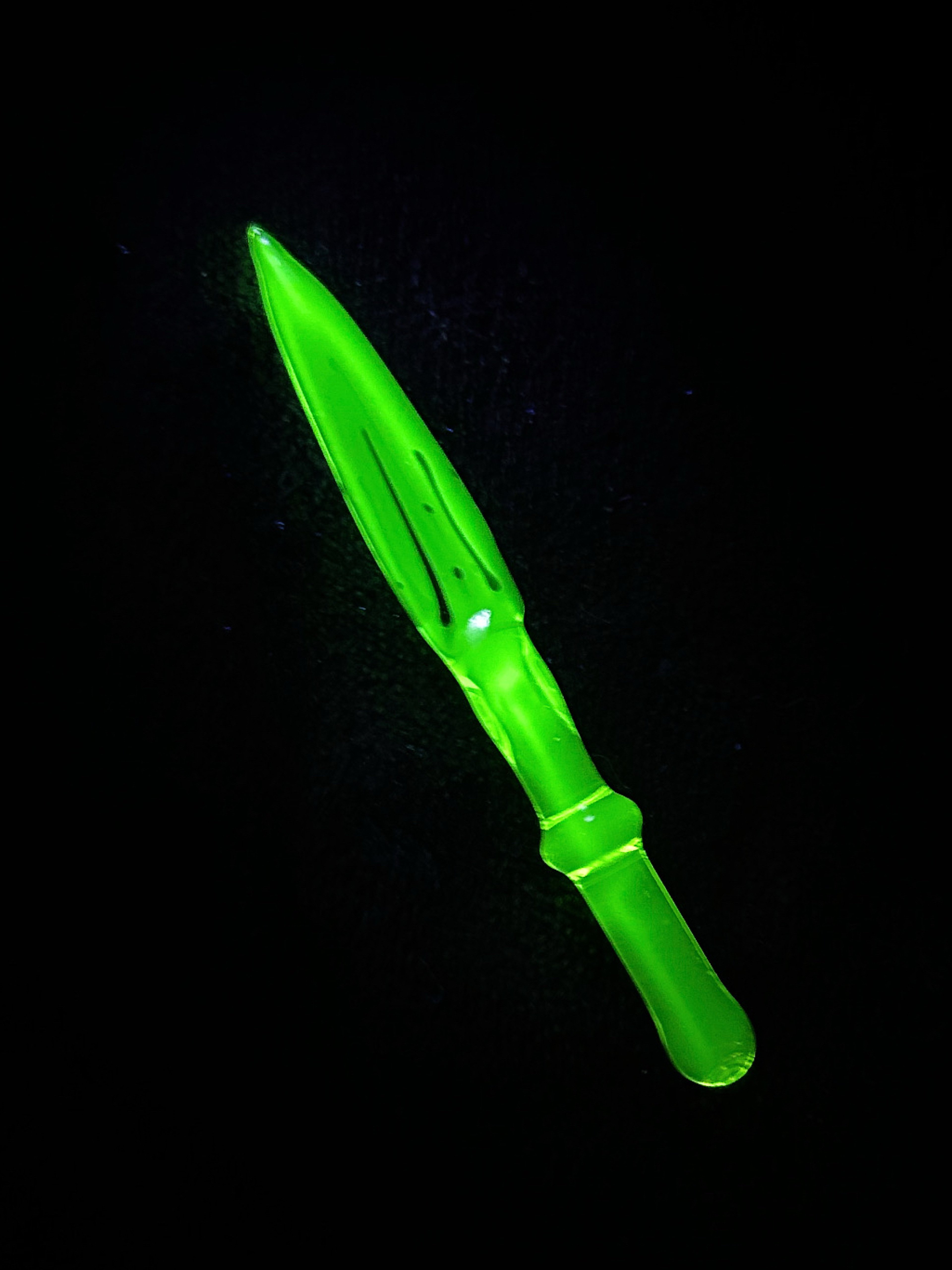 Preview pic of MarvinsGlass UV kunai Tool