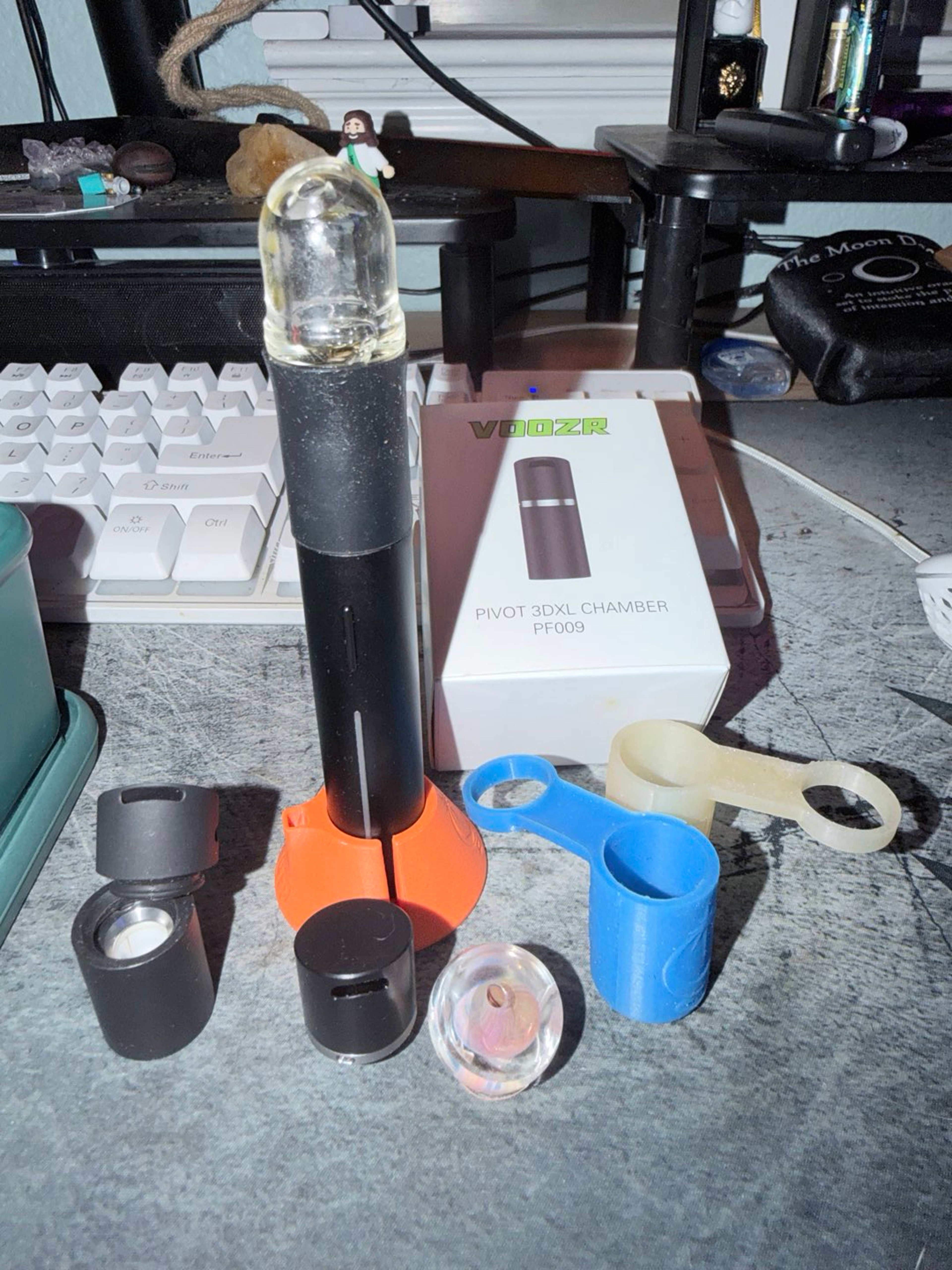Preview pic of Puffco Pivot plus accessories