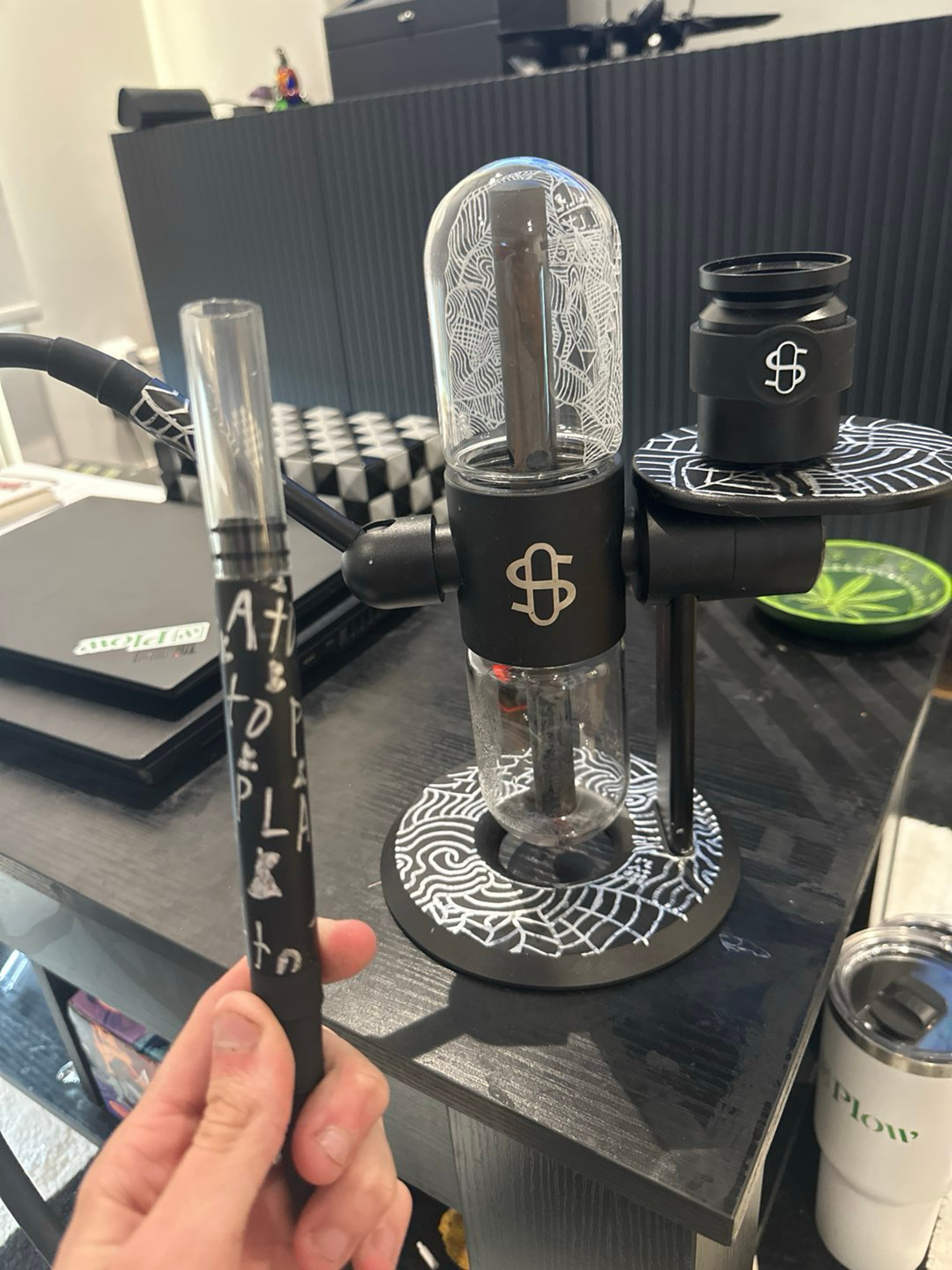 Preview pic of PLATOGLASS x STUNDENGLASS kompact