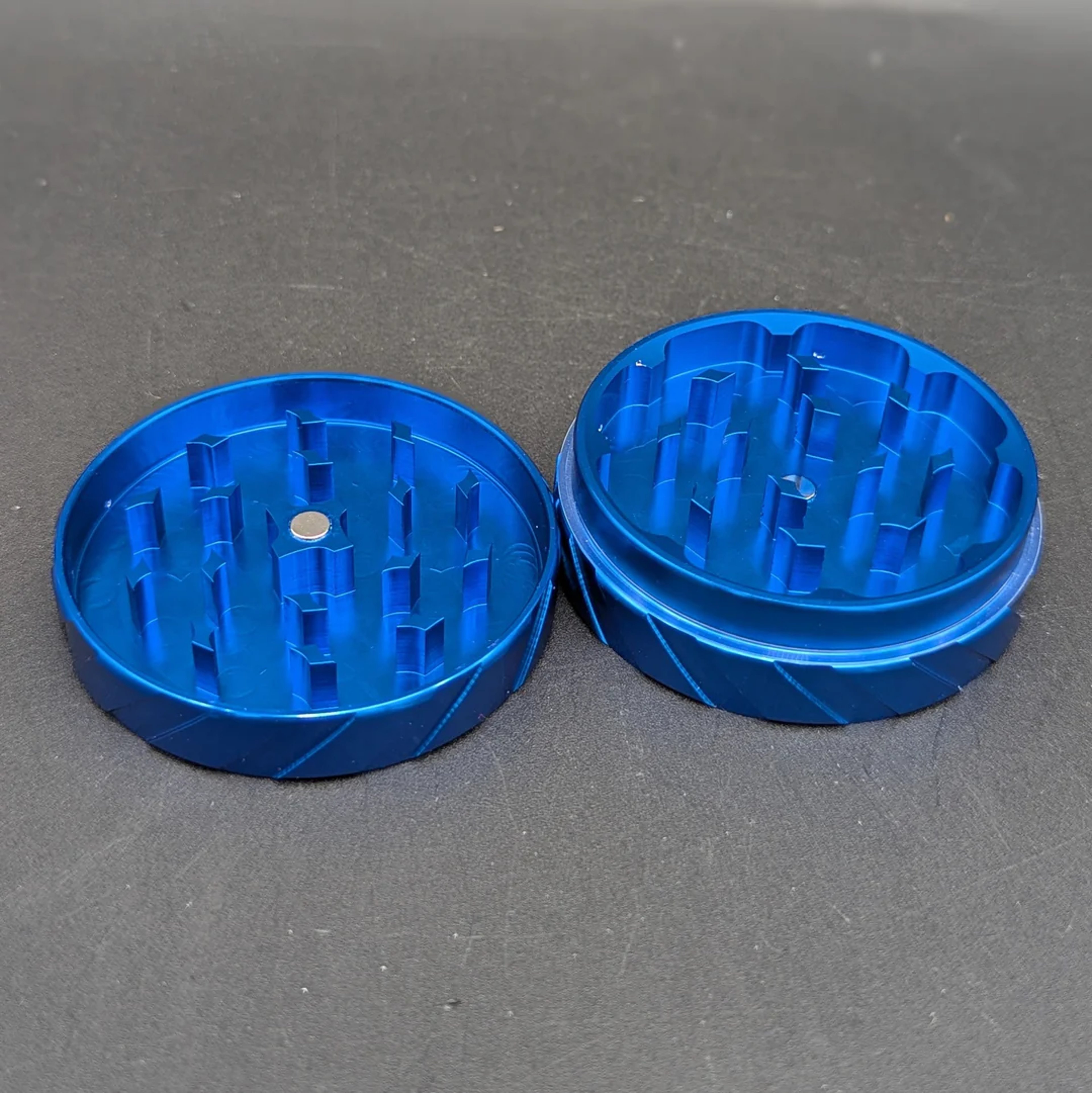 2 PIECE ALUMINUM GRIP HERB GRINDER image 0