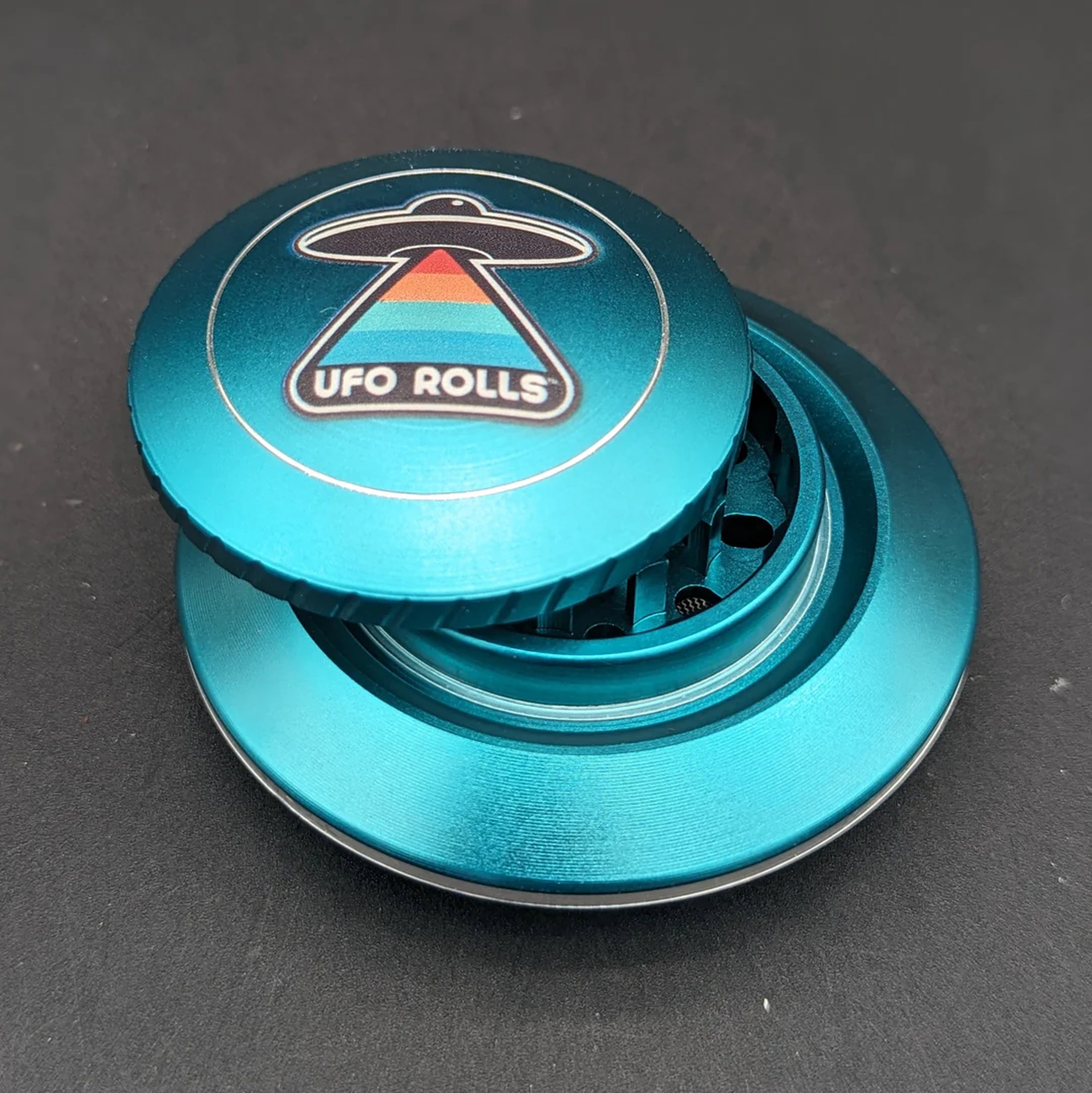 Preview pic of UFO ROLLS SPACESHIP GRINDER 4PC
