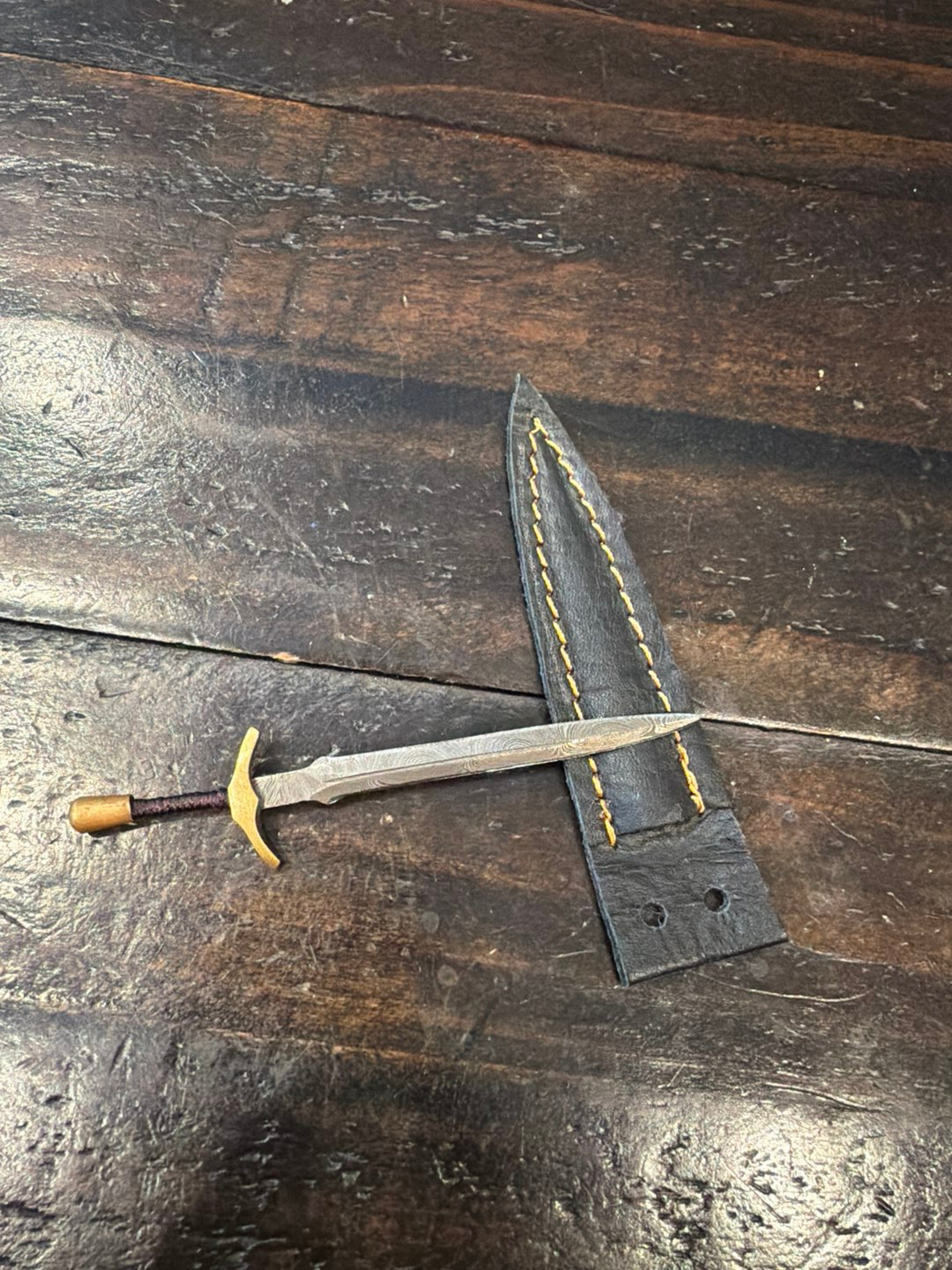 Preview pic of Damascus sword pick