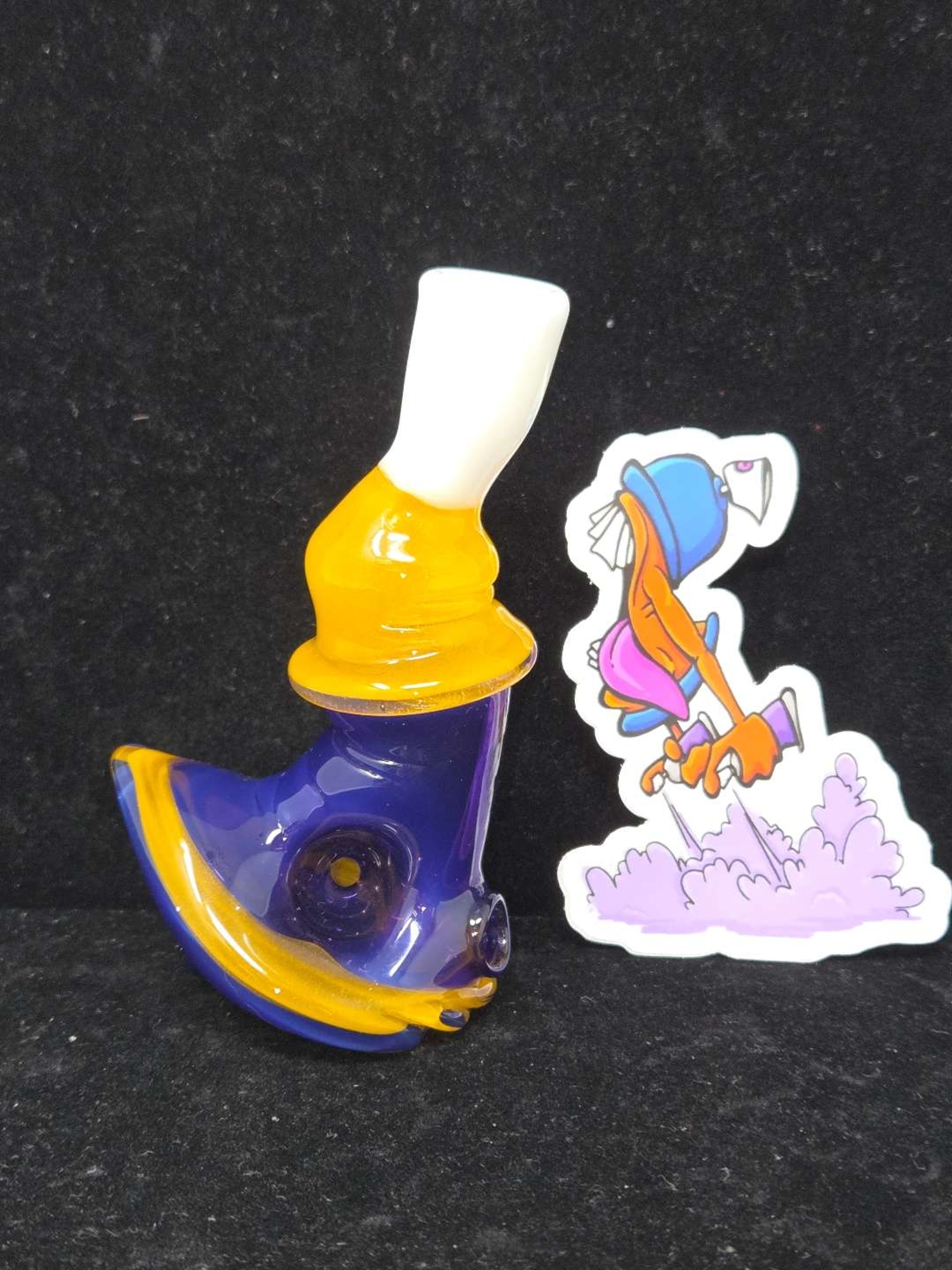 GlassHole Spray Can Hand Pipe image 0