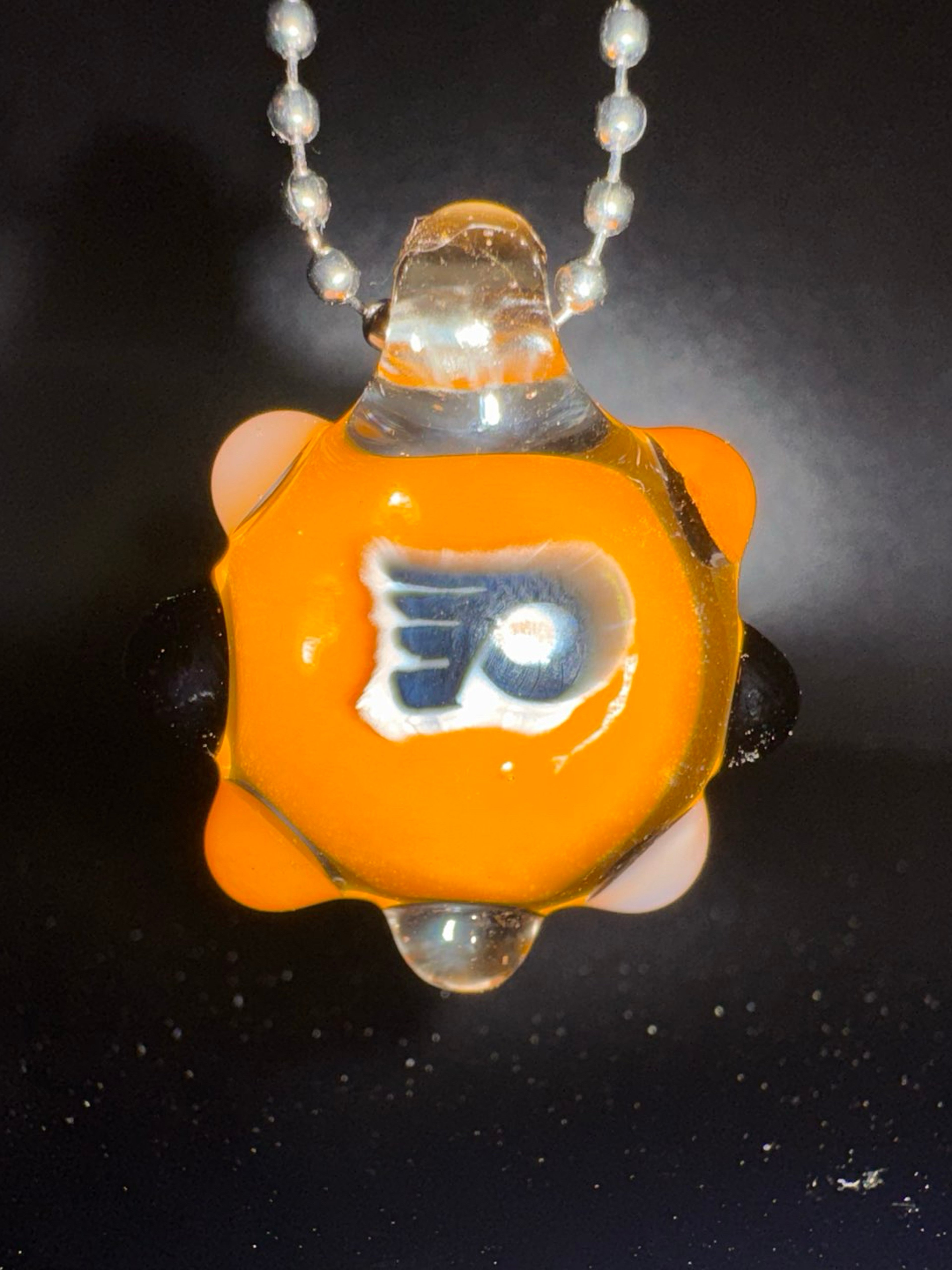 Flyers pendant image 0
