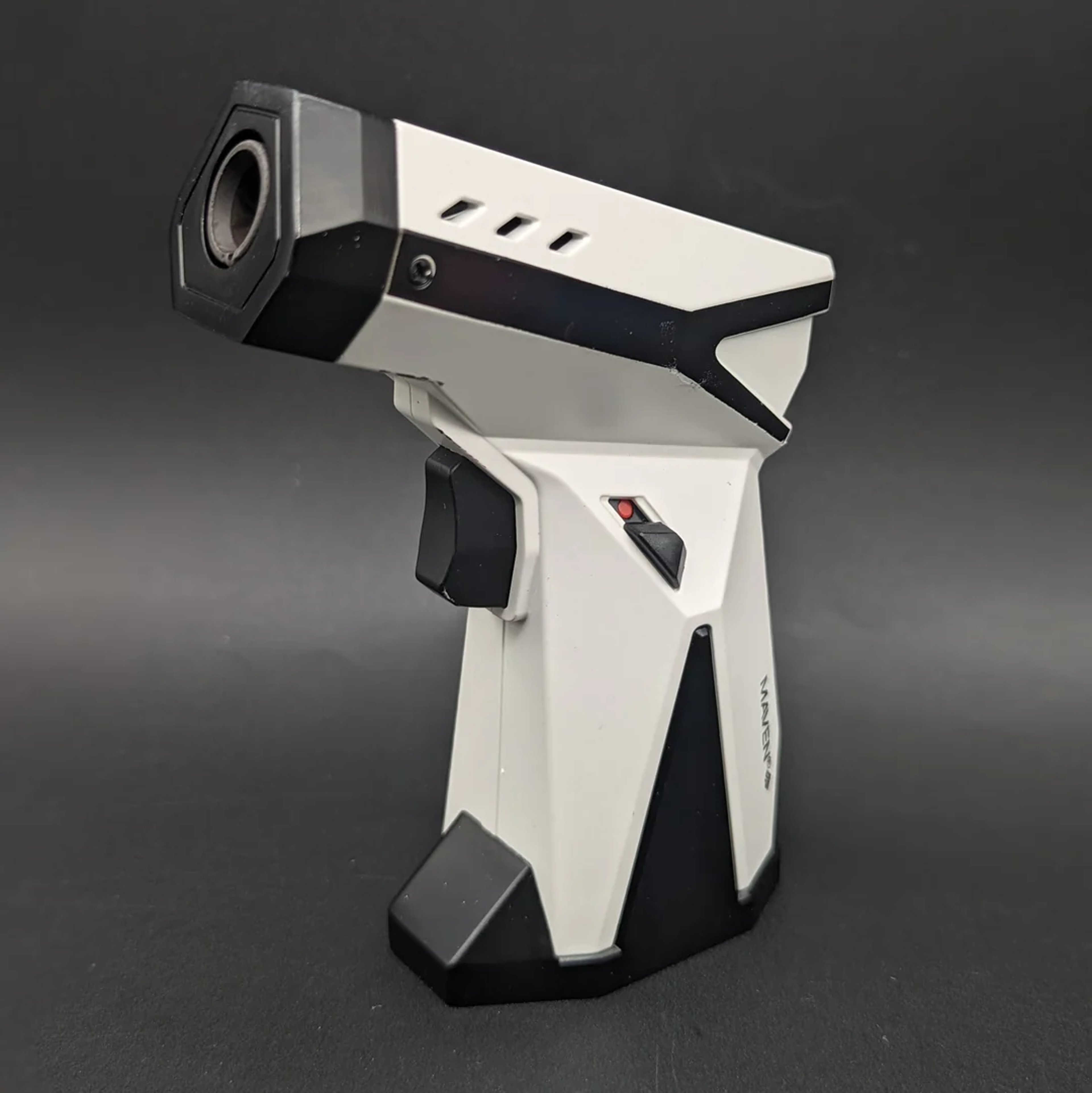 Preview pic of MAVEN PHANTOM JET SINGLE FLAME TORCH LIGHTER | 5"