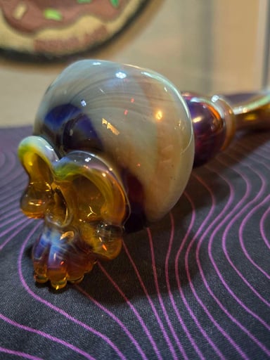 Preview pic of Decay glass skull pipe