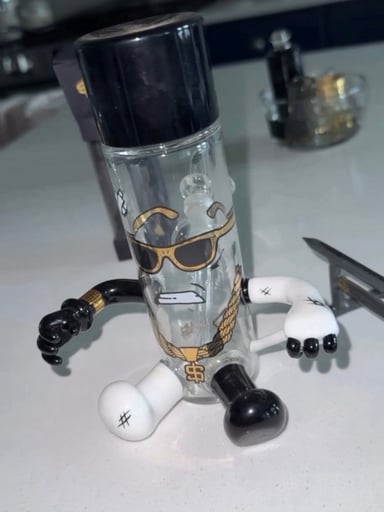 Preview pic of Slumgold x Skimask spray can skater rig