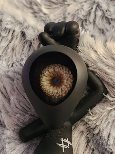 Preview pic of Yunk carver pendy