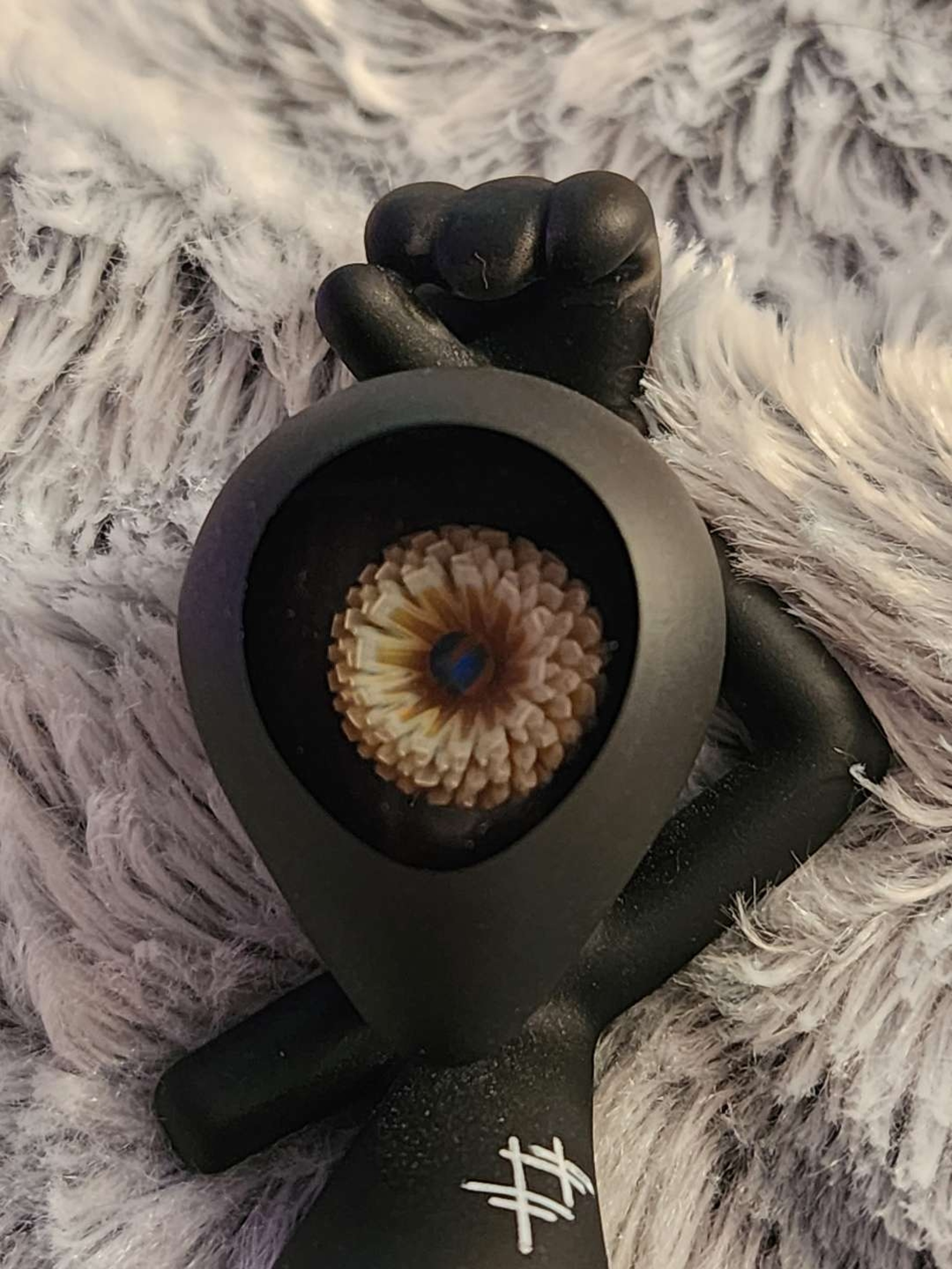Preview pic of Yunk carver pendy