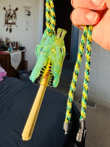 Preview pic of 🔥ROE GLASS 🐊 XL RARE 2026 BRAND NEW!! JOINT TIP PENDANT🔥/CUSTOM HEMP NECKLACE🤙