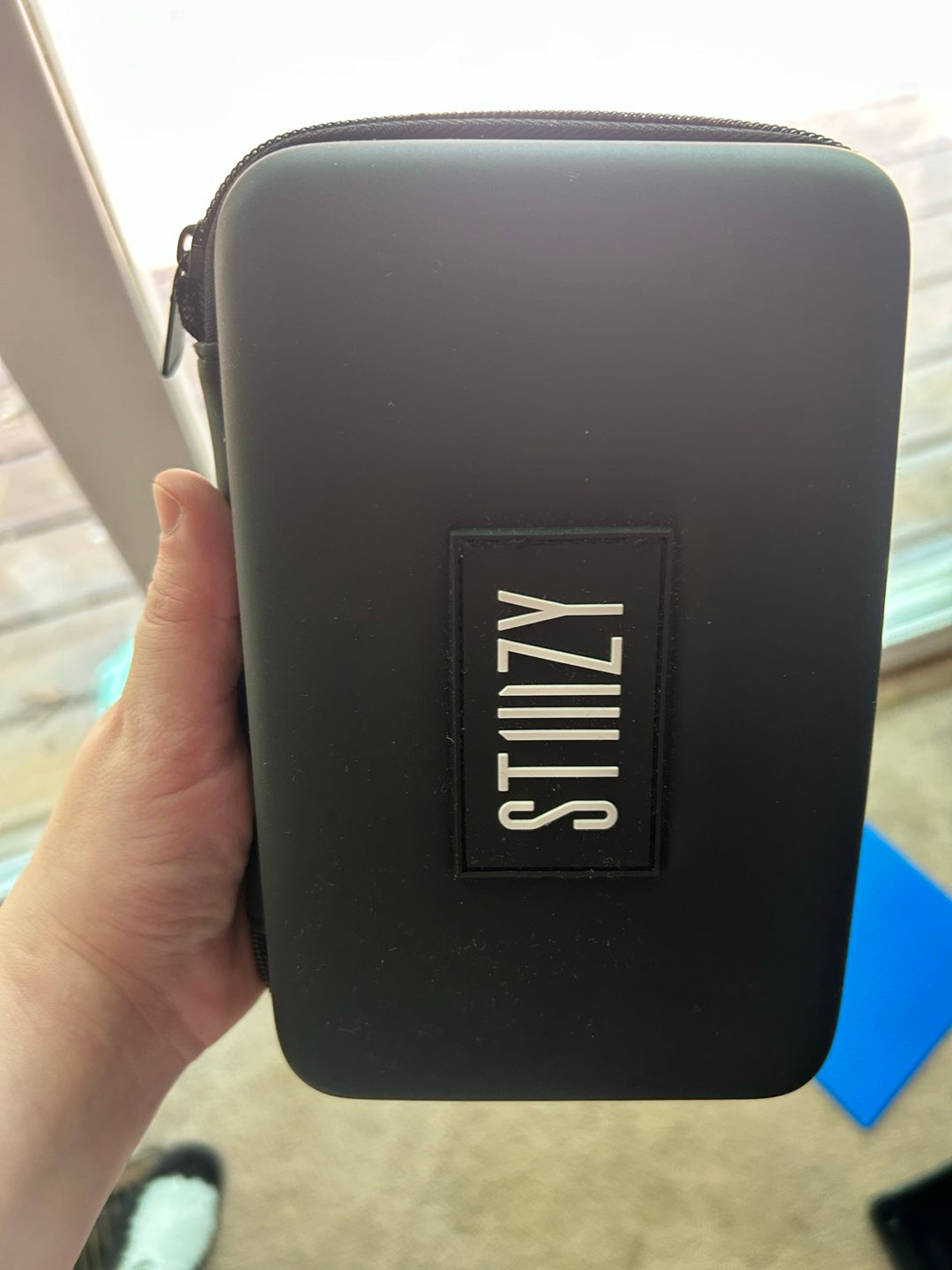Preview pic of Stiizy travel case w/ mat, dab containers, and tool