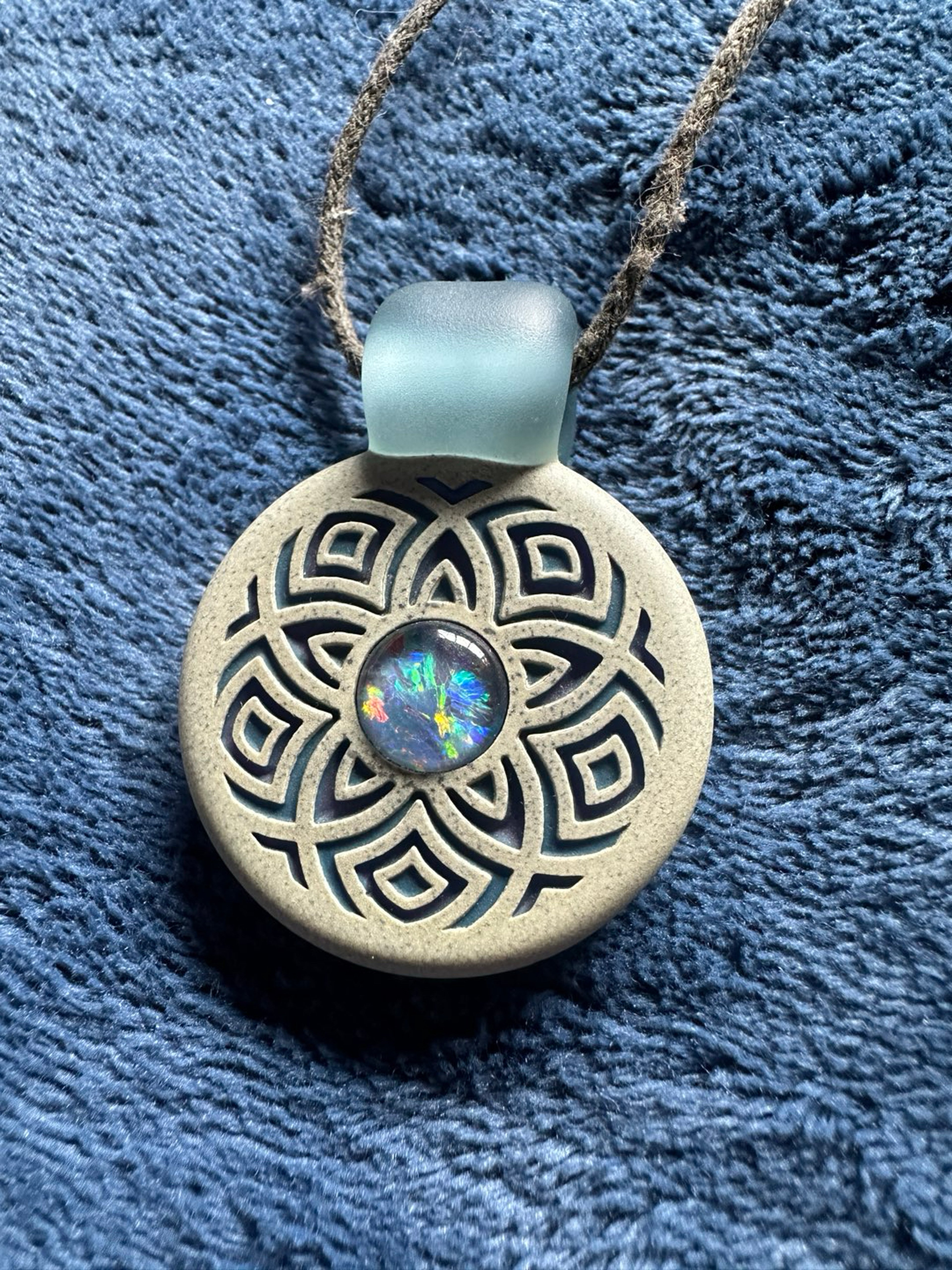 Preview pic of GlassMaze Pendant