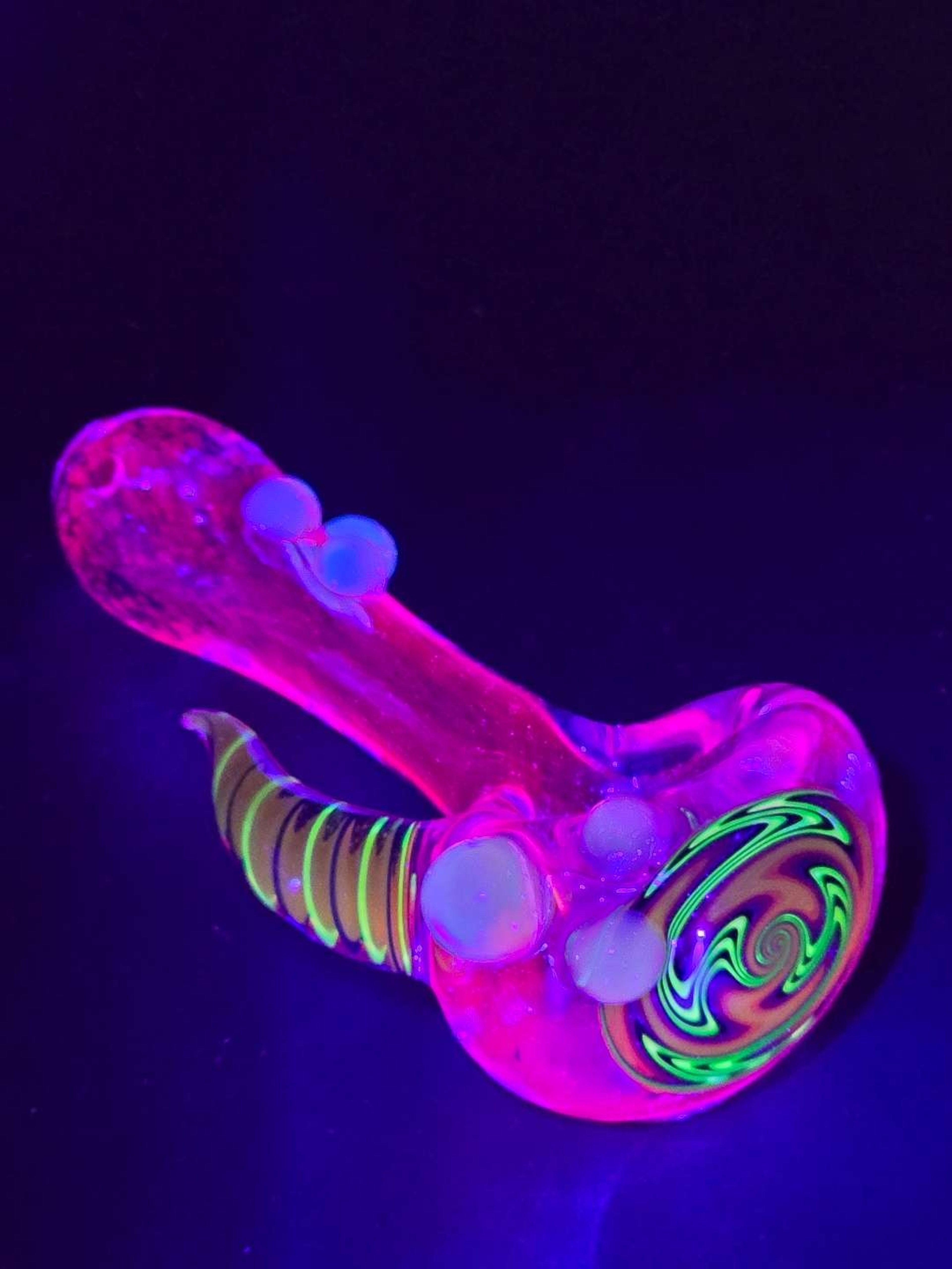 Preview pic of UV Reactive Wig Wag Pipe With Horn
