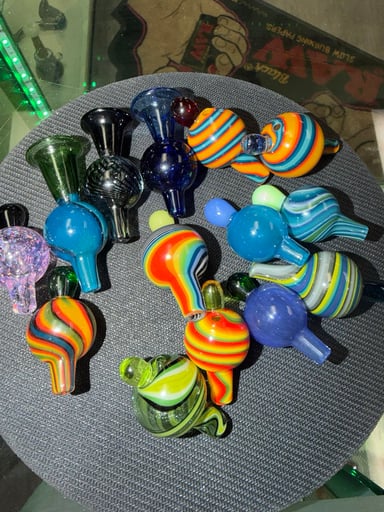Preview pic of MIXED ARTIST BUBBLE CAPS