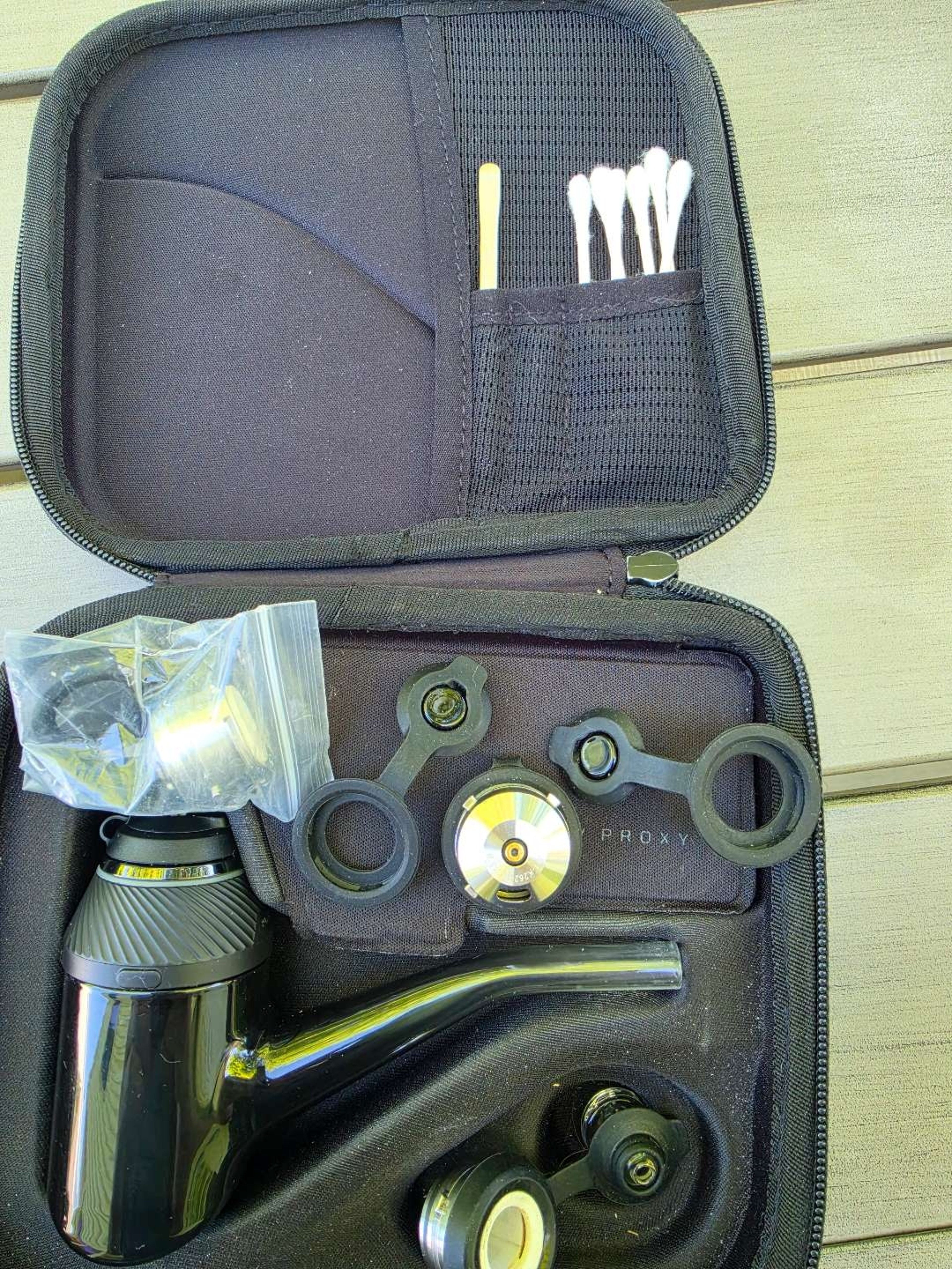 Puffco proxy with extra atomizers and caps image 0