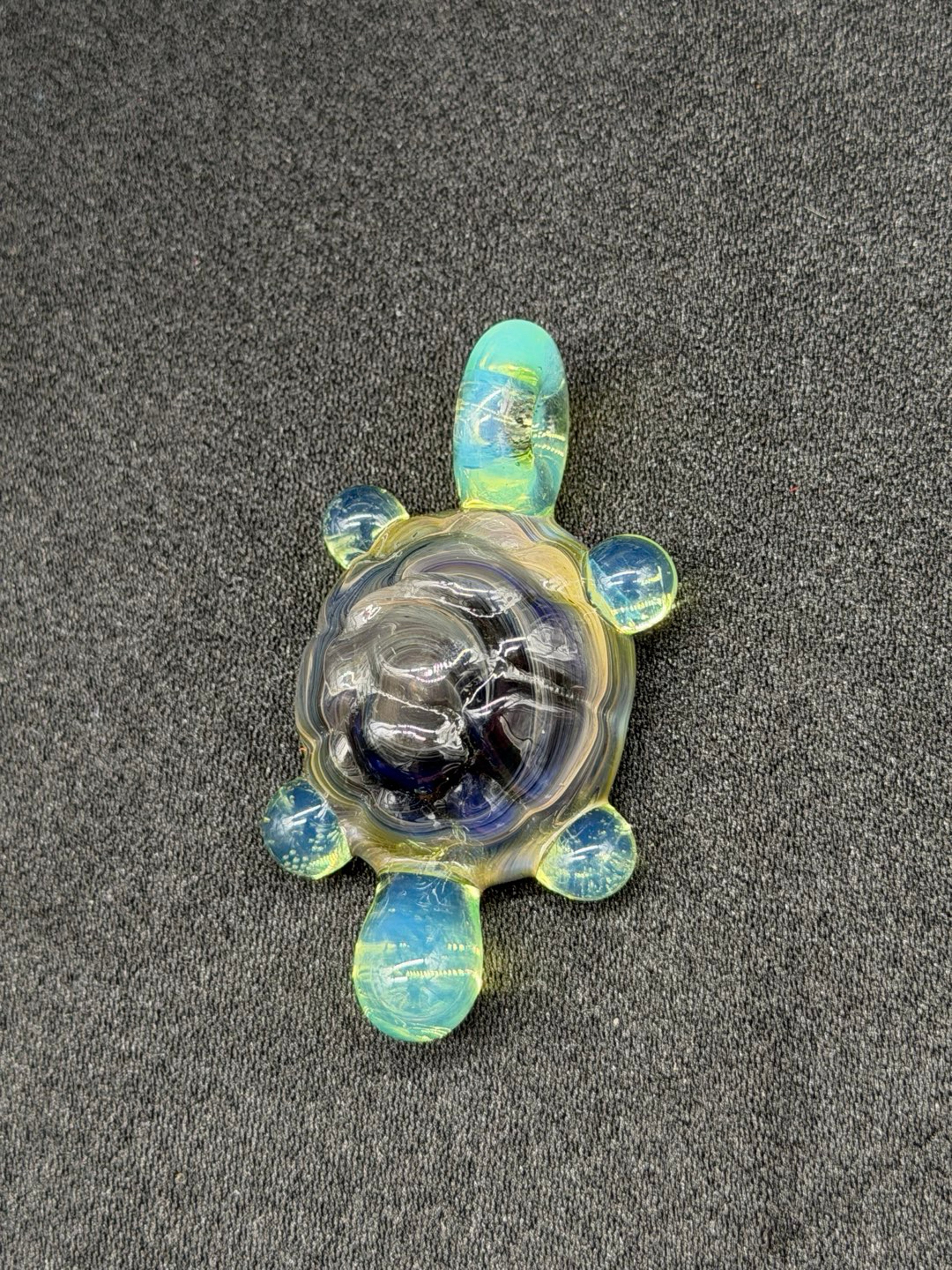 DLHGLASS turtle pendant image 0
