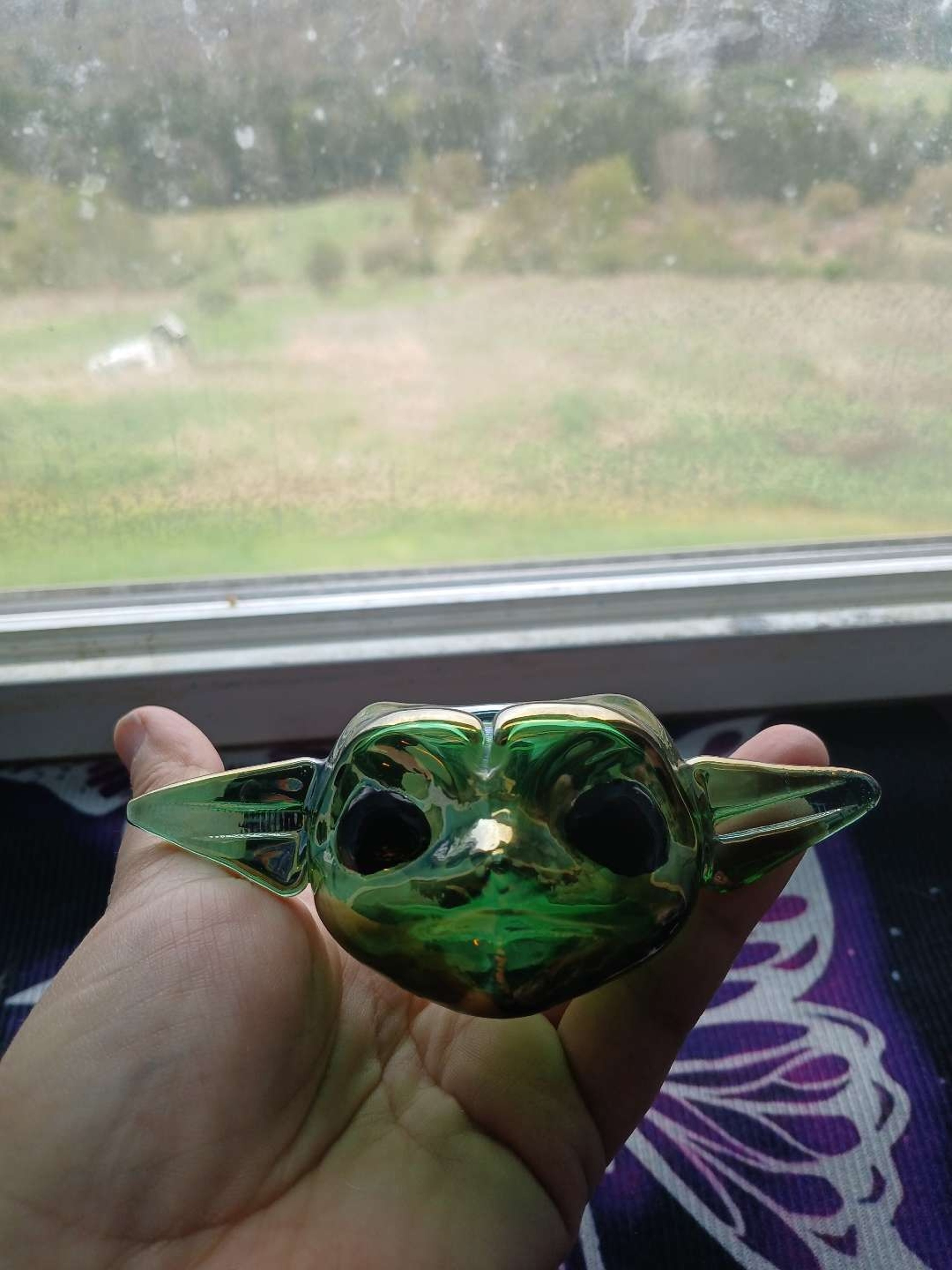 Preview pic of Iridescent Grogu "baby yoda"