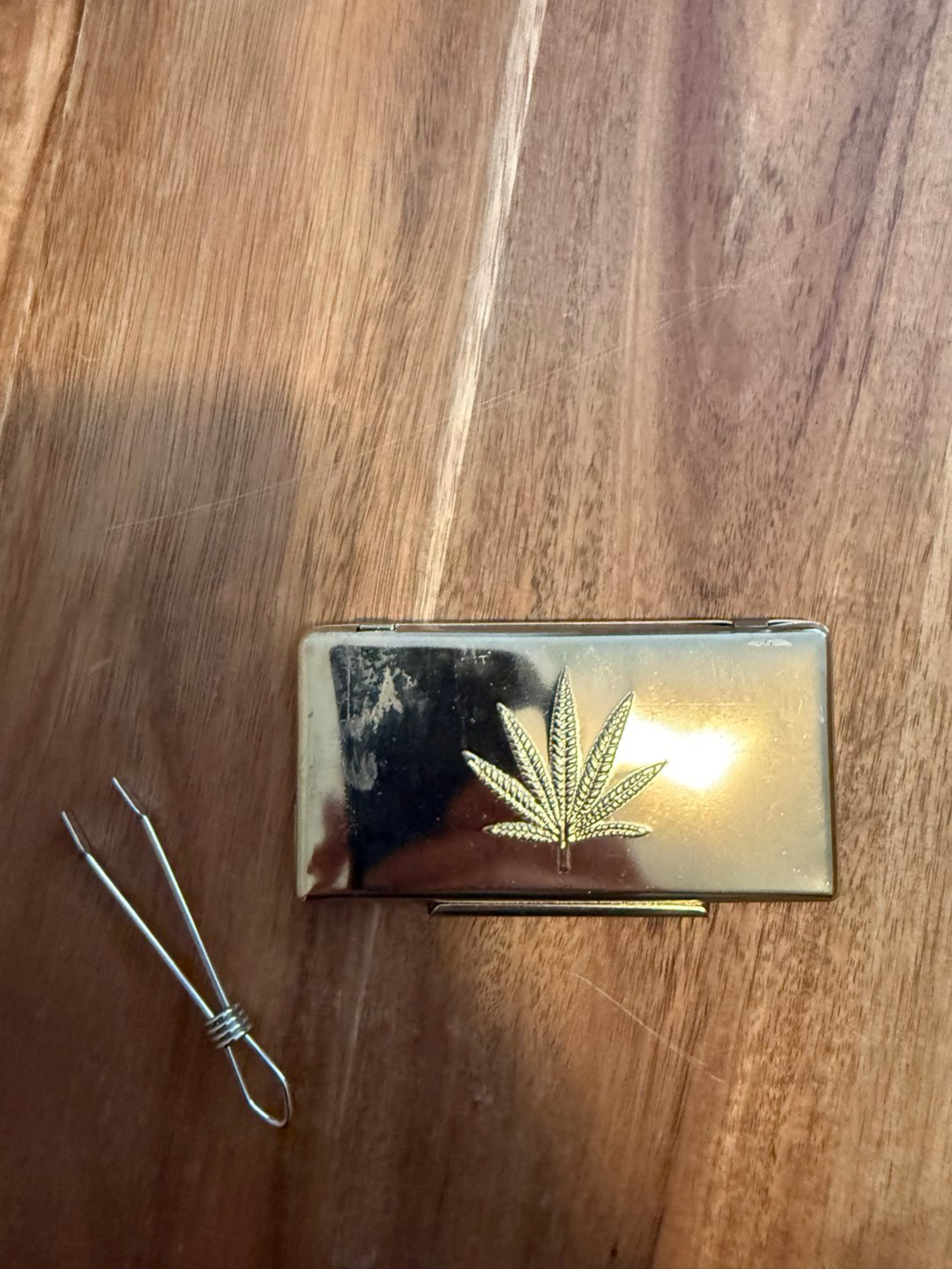 Preview pic of Vintage cigarette/ joint holder comes with roach clip