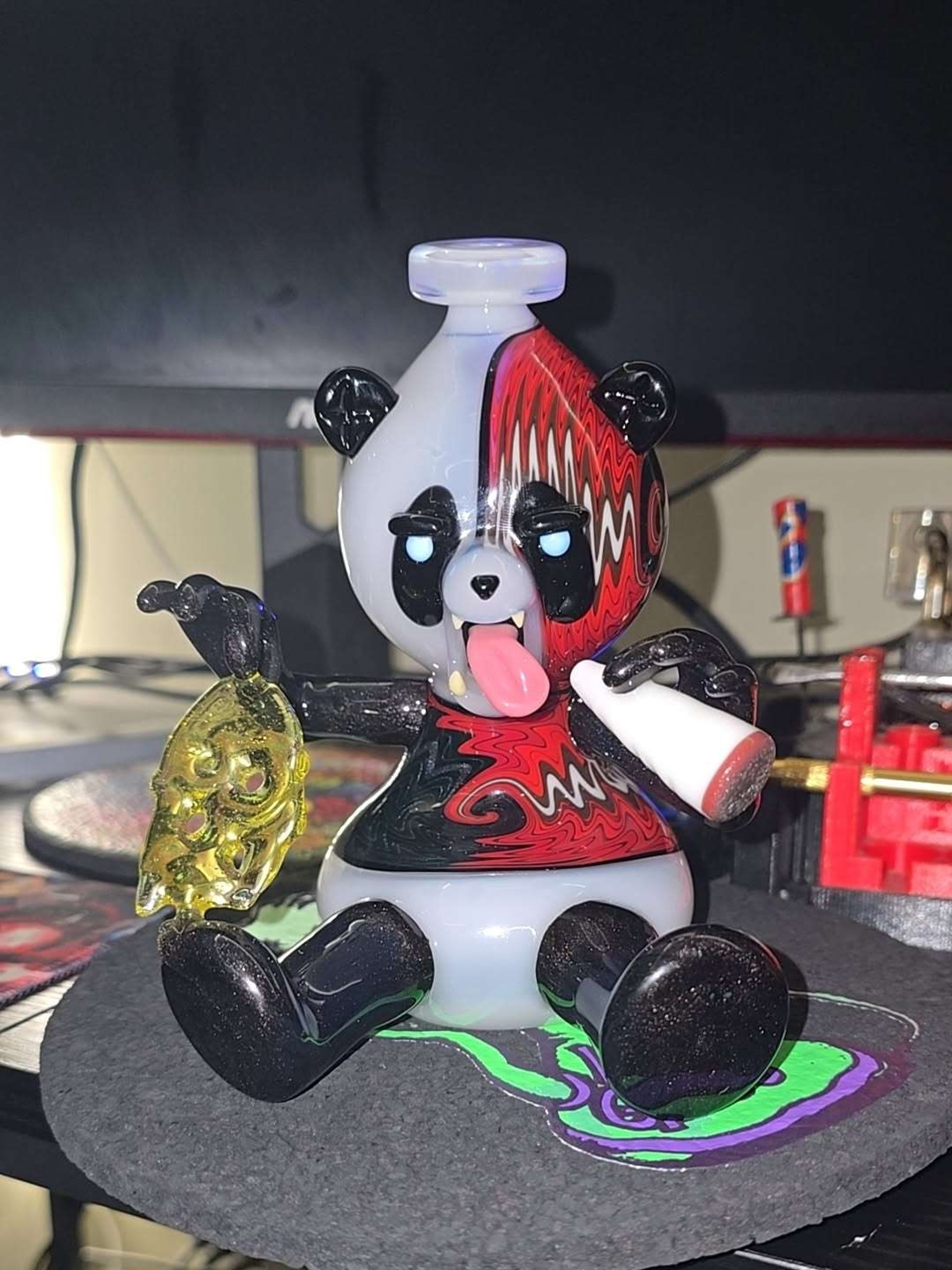 Domino Glass Panda Rig image 0