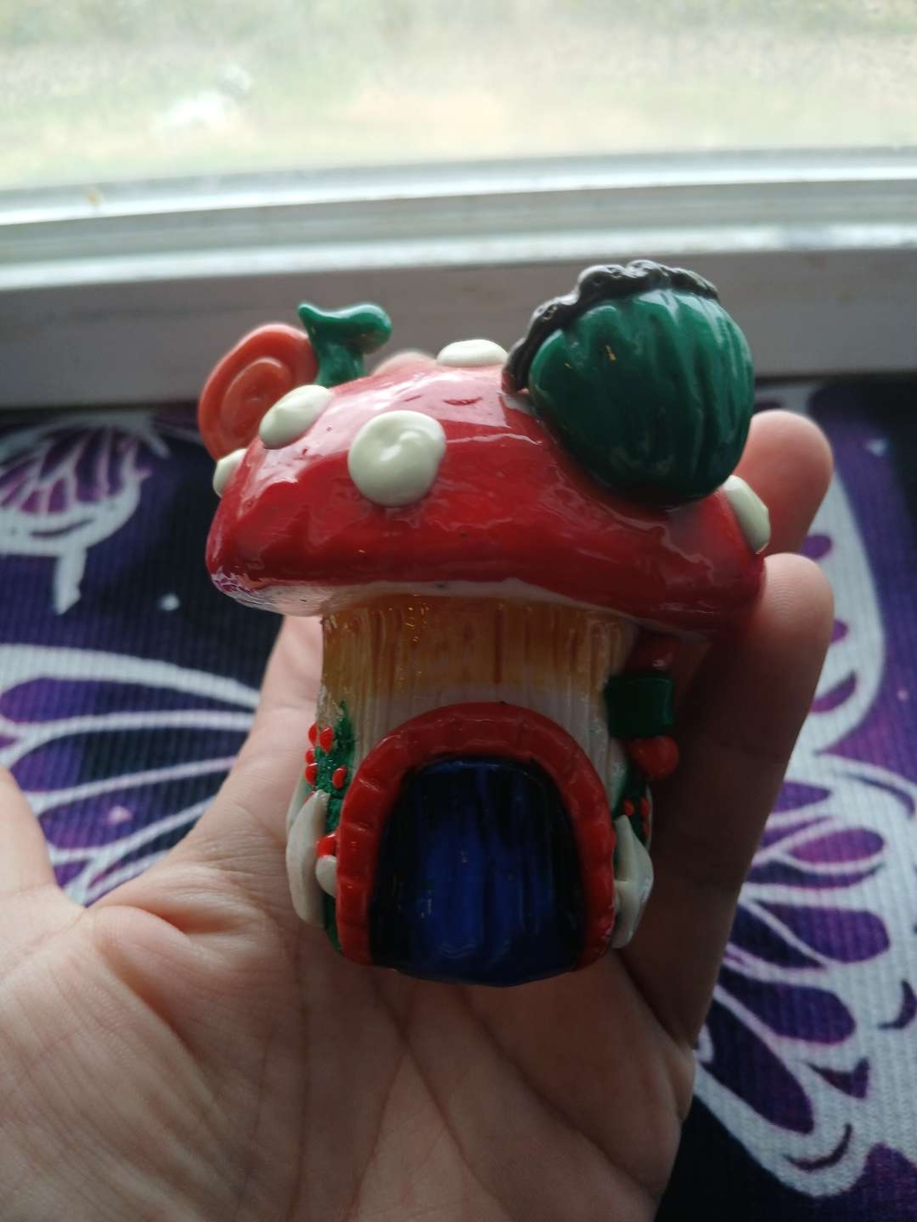 Mushroom house bubbler image 0