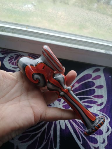 Preview pic of Black and red hammer