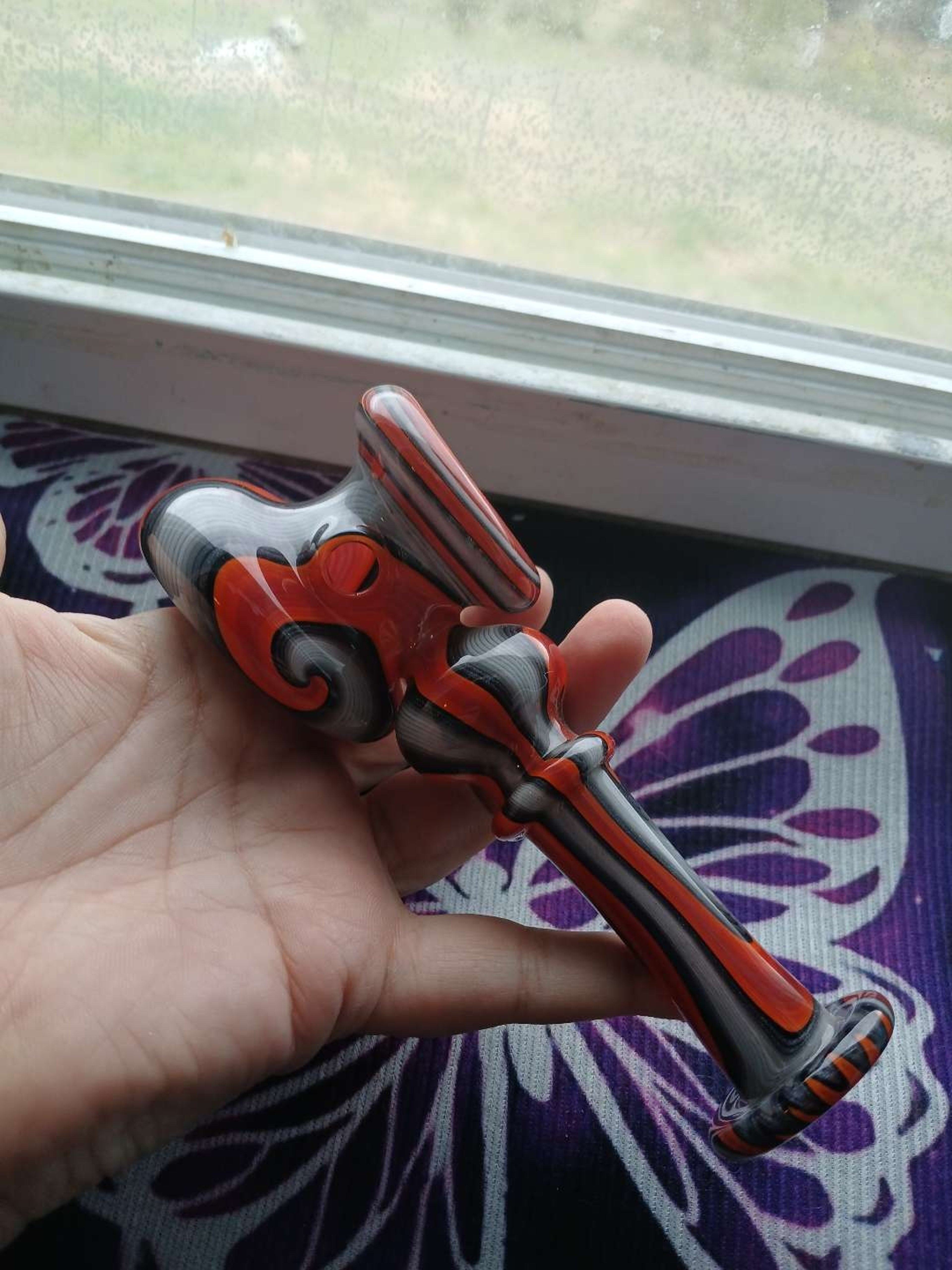 Black and red hammer image 0