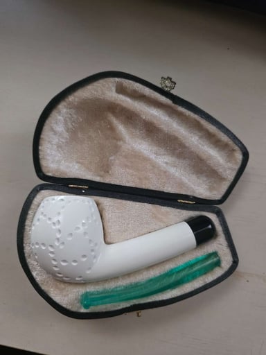 Preview pic of Meerschaum Pipe with Custom Case