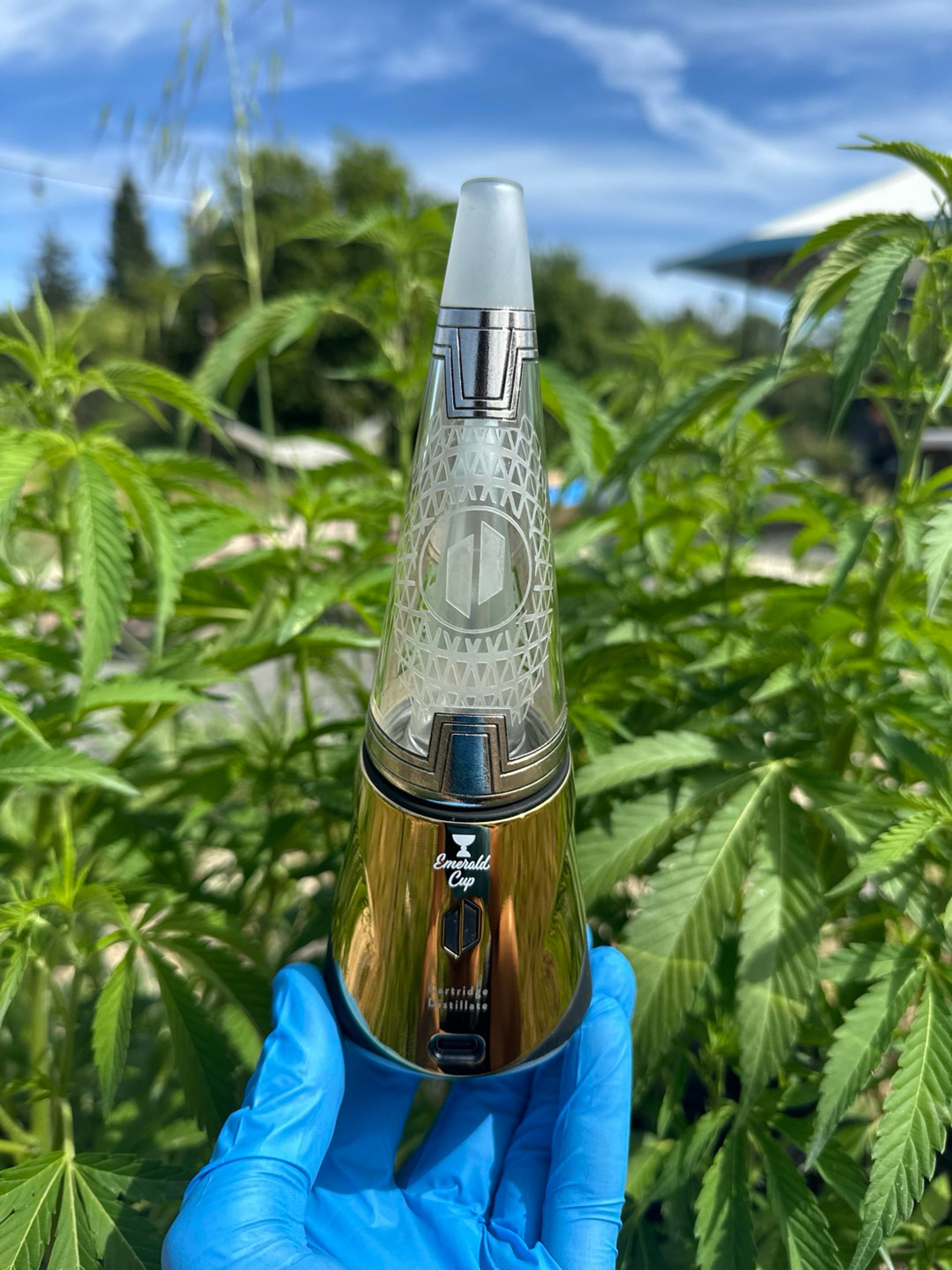 Preview pic of Puffco Peak Emerald Cup Limited Edition RARE gold set