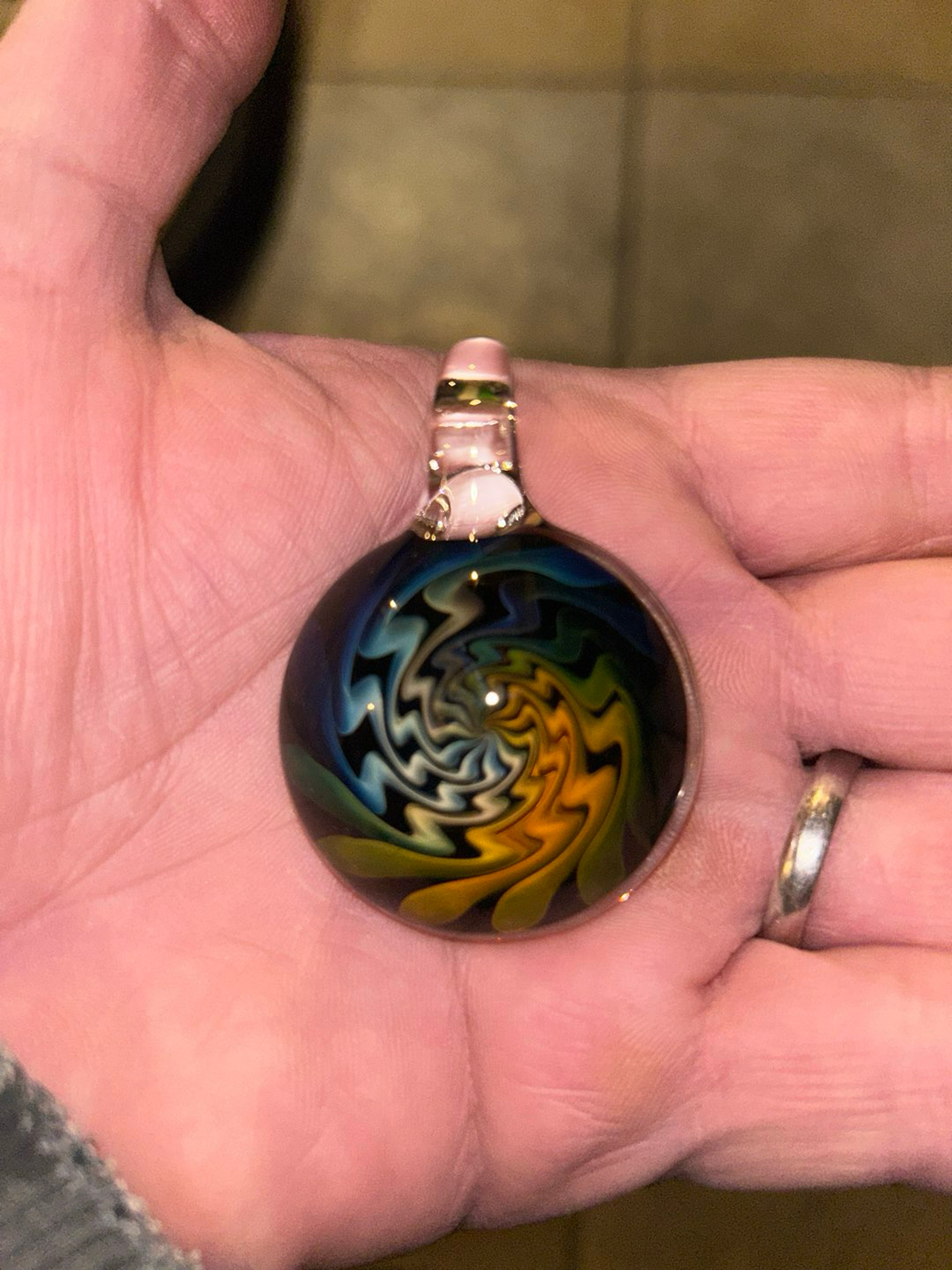 Preview pic of Gold and silver wig wag pendy