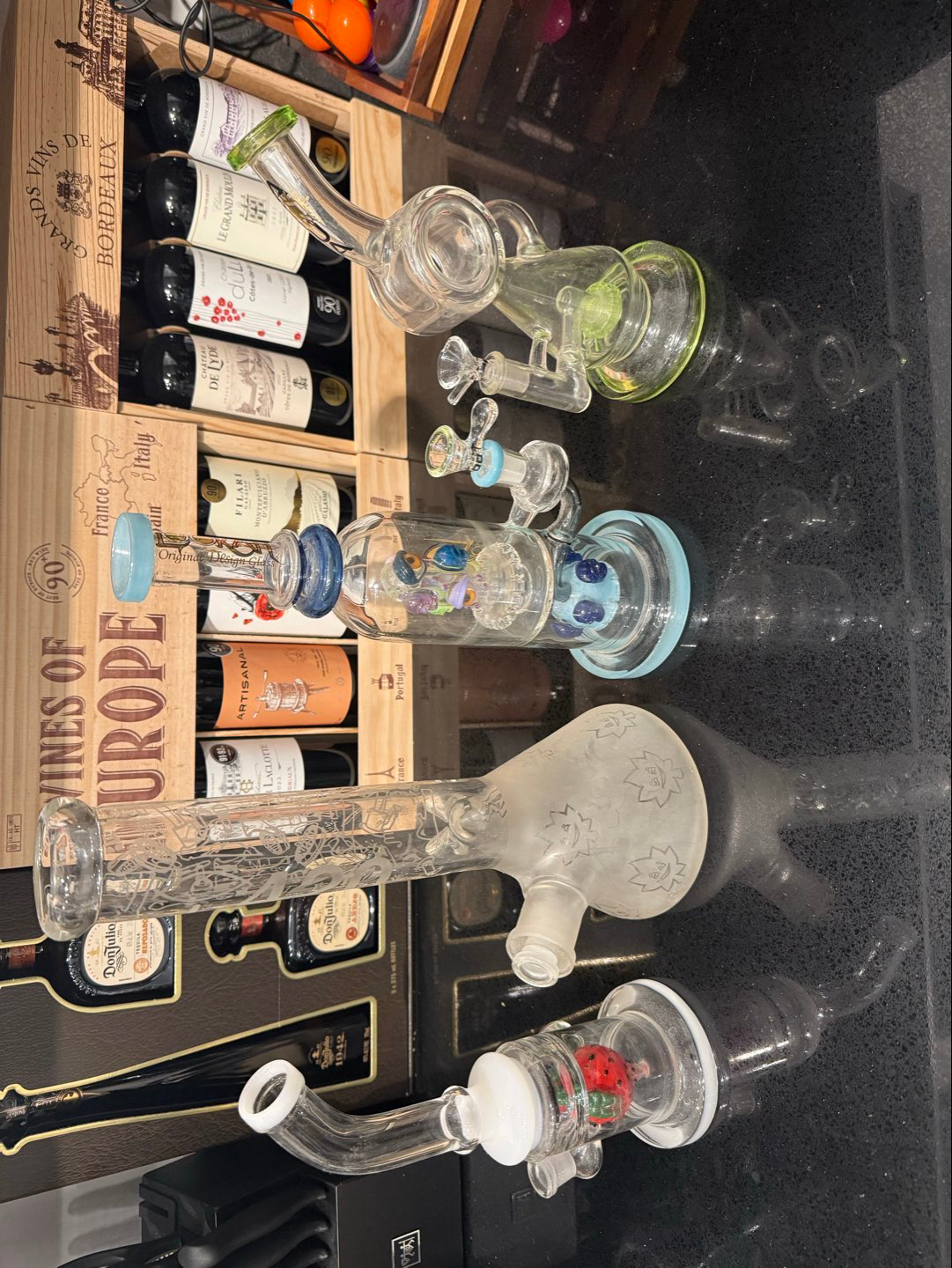 Preview pic of Glass Bong Bundle (4 Pieces) – LOOKAH, Recycler Rigs, 14” Beaker, 14mm – Water Pipes Lot