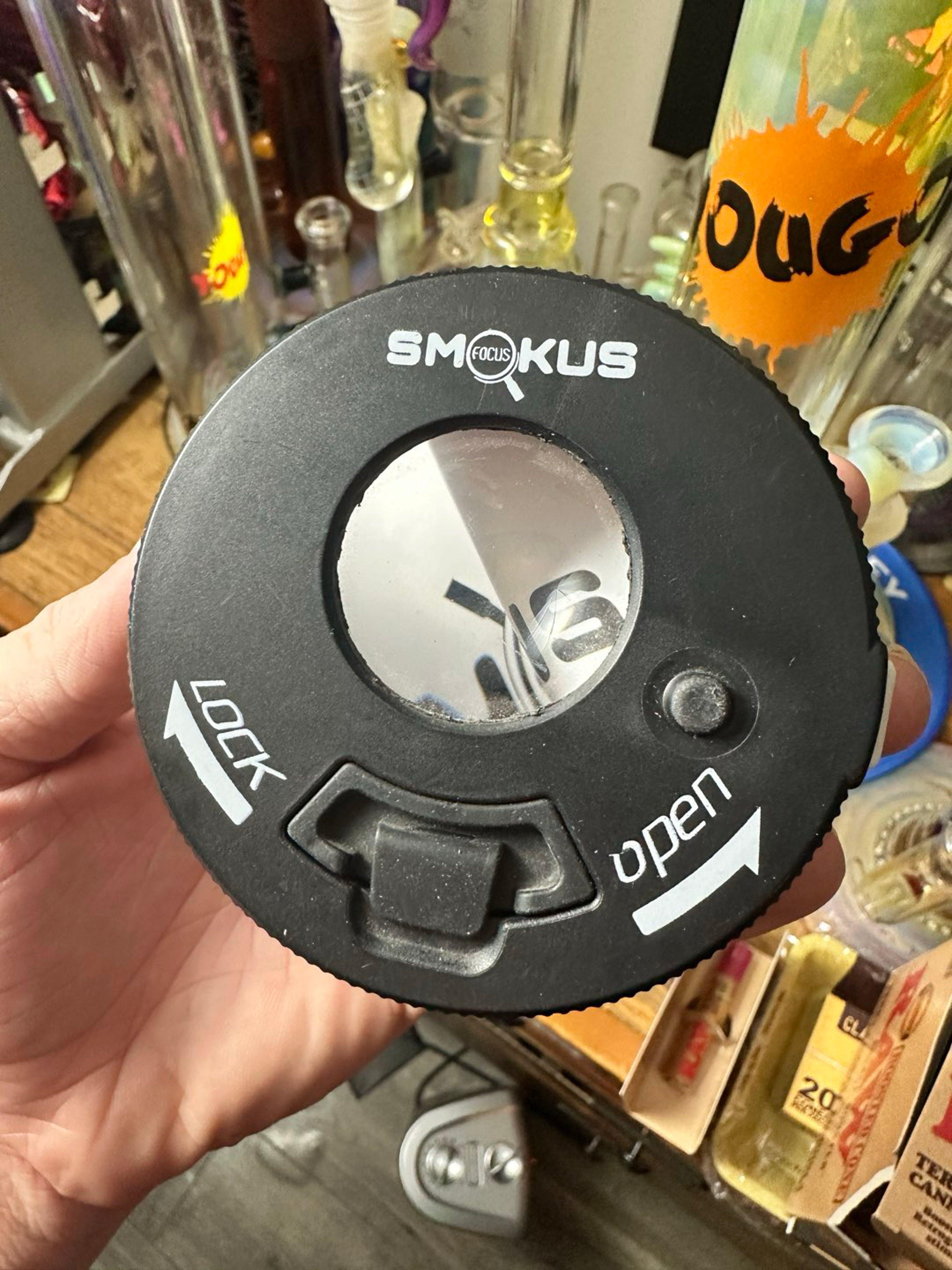 Preview pic of Smokus Magnifying Lenses / Smell Proof Jar