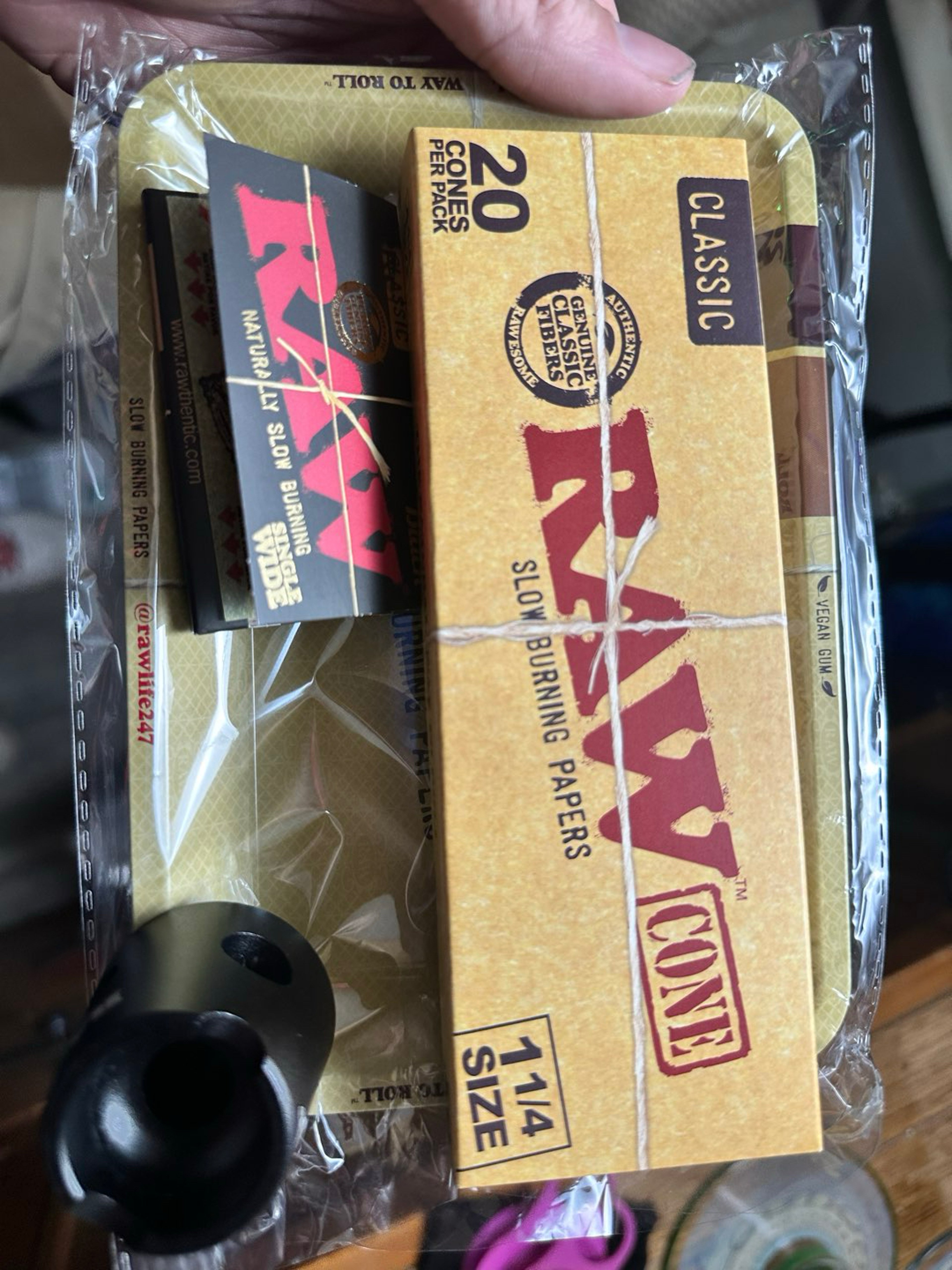 Preview pic of Raw Bundle ( Papers, Cones, Tray, Snuffer )