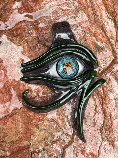 Preview pic of Mako Glass Eye Pendant