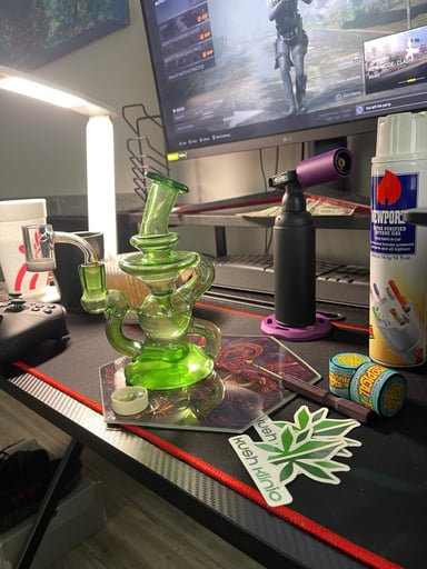 Preview pic of Desi B Glass Dab Rig From Dementia Gallery
