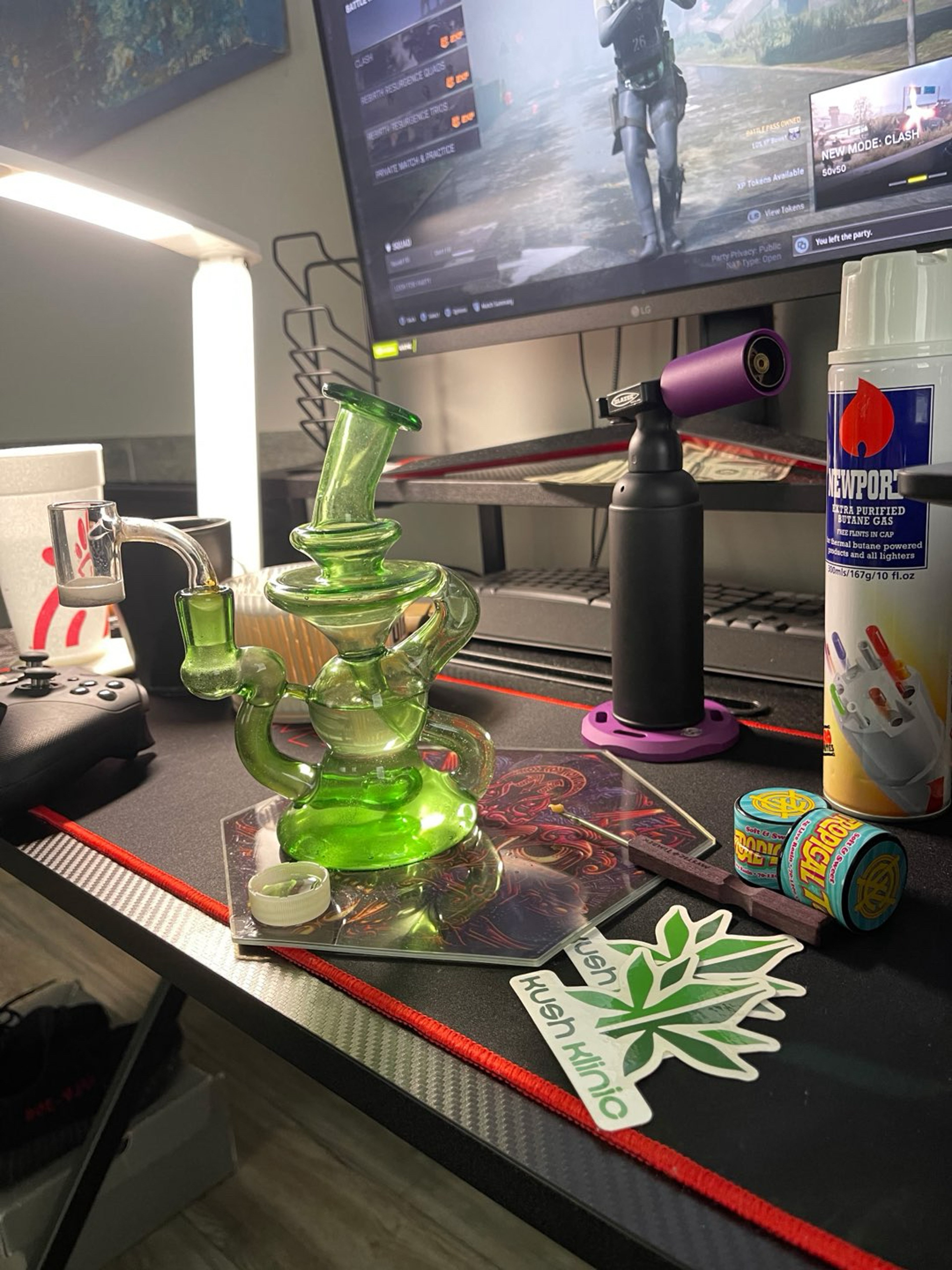 Preview pic of Desi B Glass Dab Rig From Dementia Gallery
