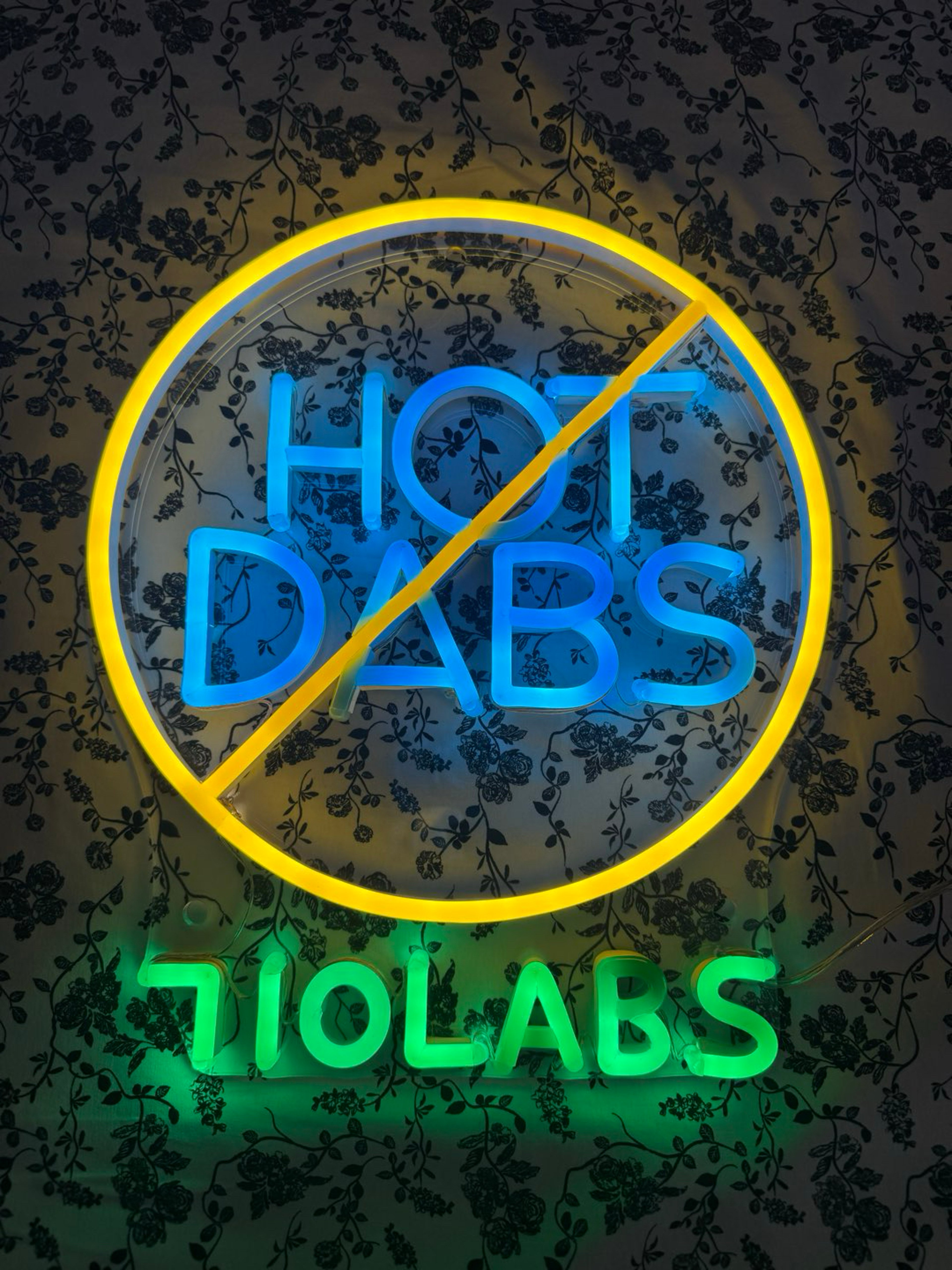 Preview pic of 710 Labs No Hot Dabs Neon Sign
