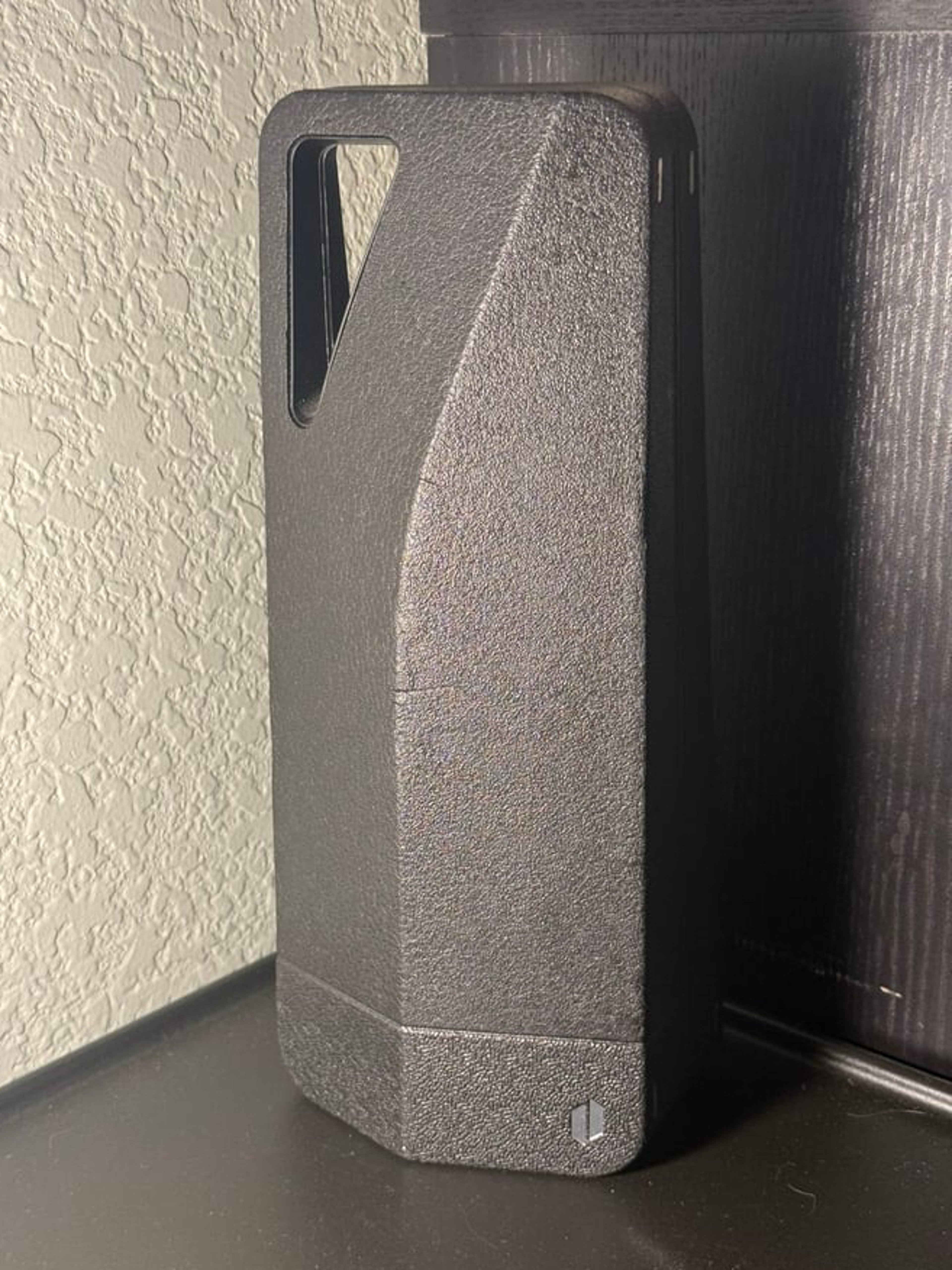Preview pic of puffco guardian magnetic travel case limited ed used condition