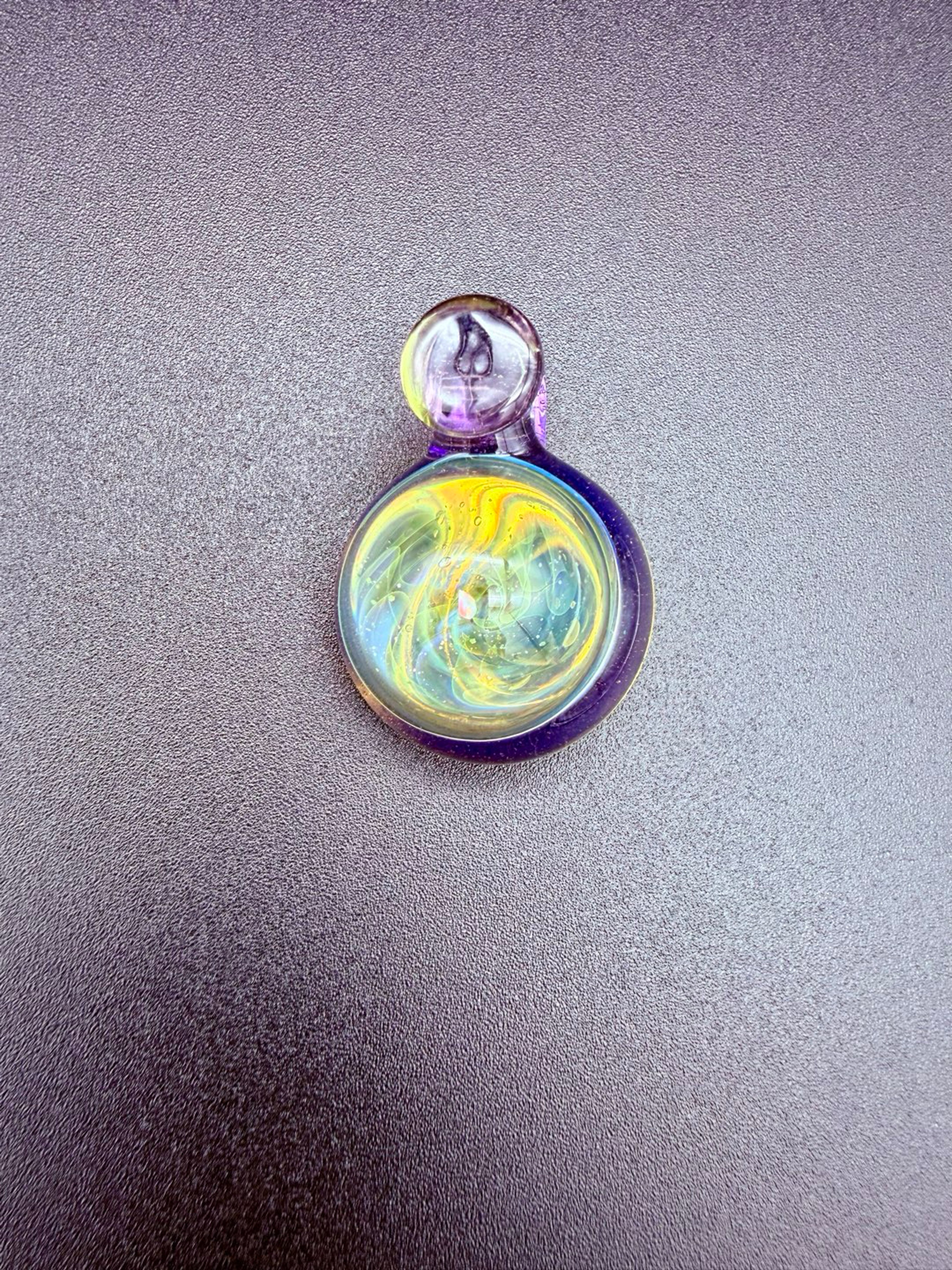 Preview pic of Dosh looking glass pendant