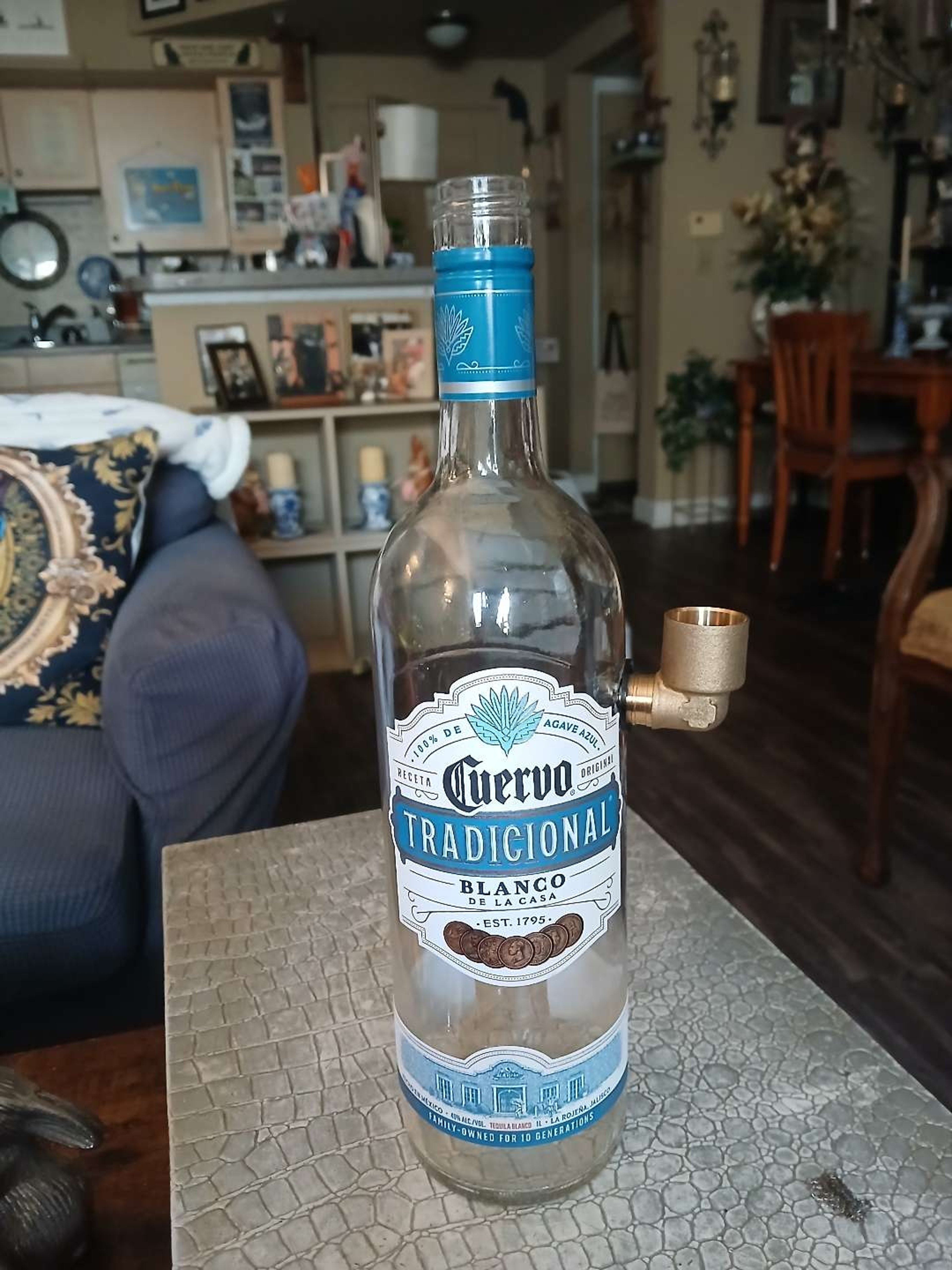Preview pic of Agave Azul Blanco bottle water pipe