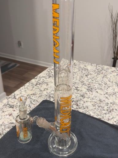Preview pic of Medicali  tube w/ matching ash catcher