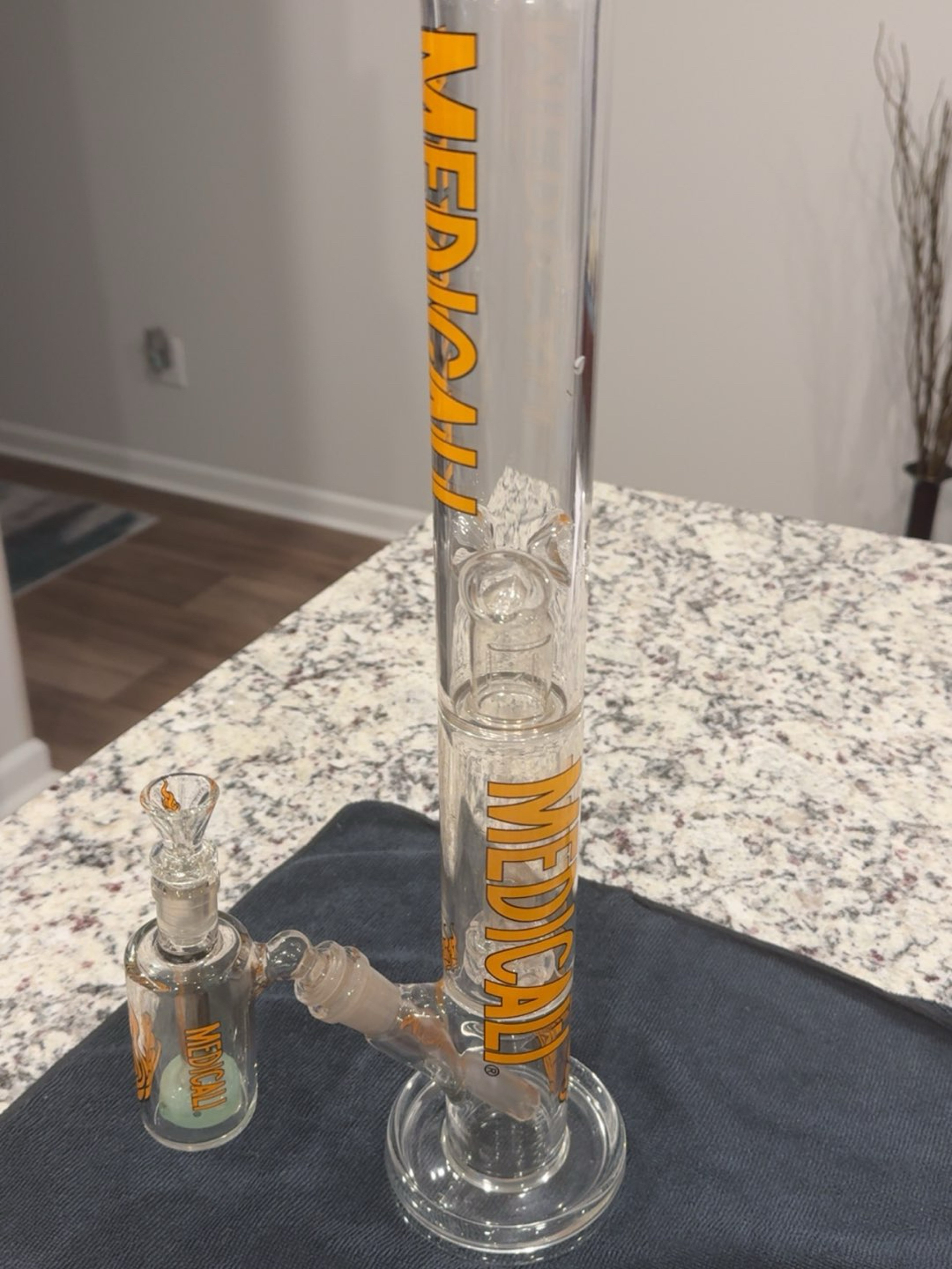 Preview pic of Medicali  tube w/ matching ash catcher