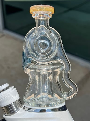 Preview pic of Ery glass puffco recycler