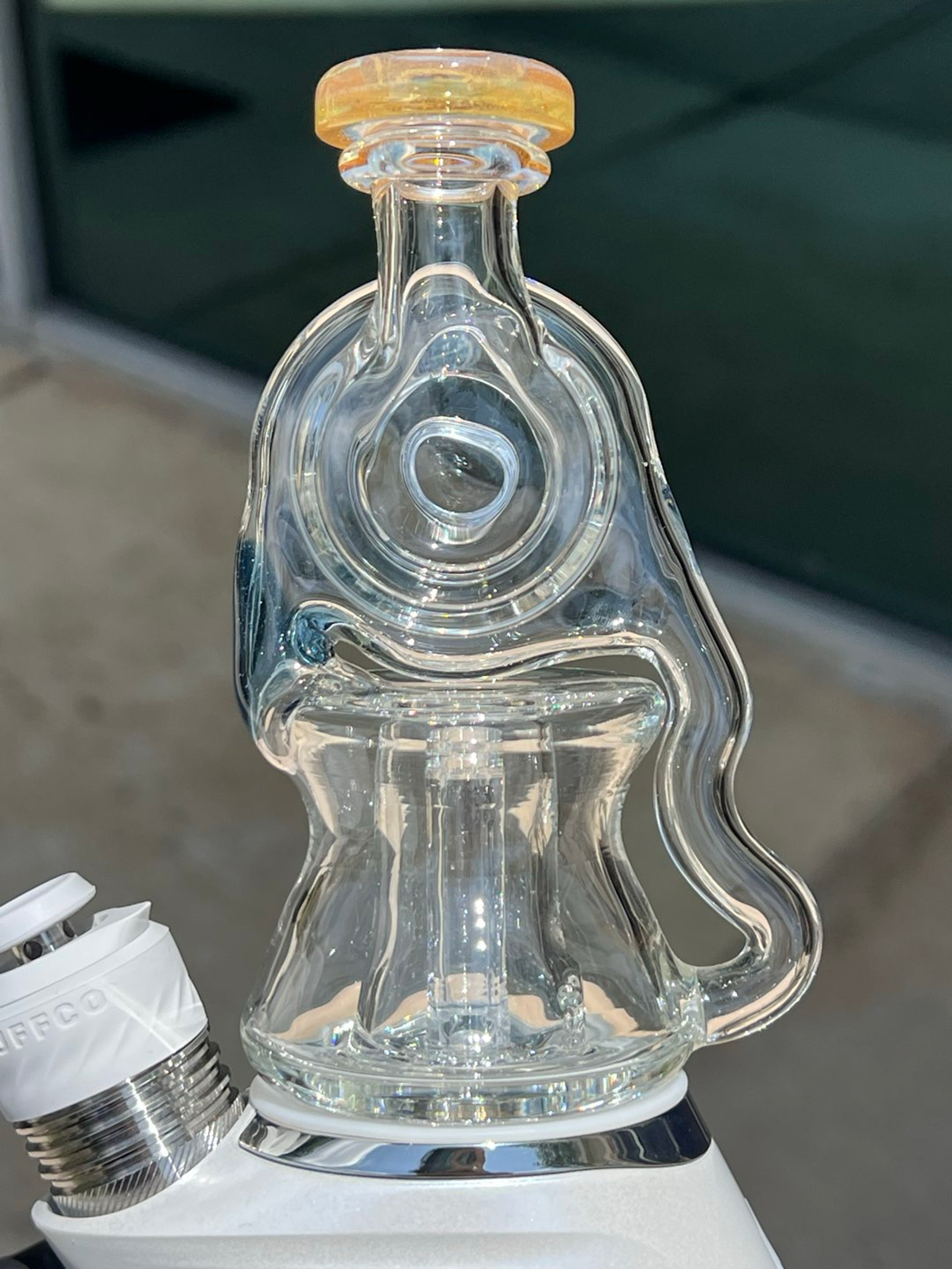 Preview pic of Ery glass puffco recycler