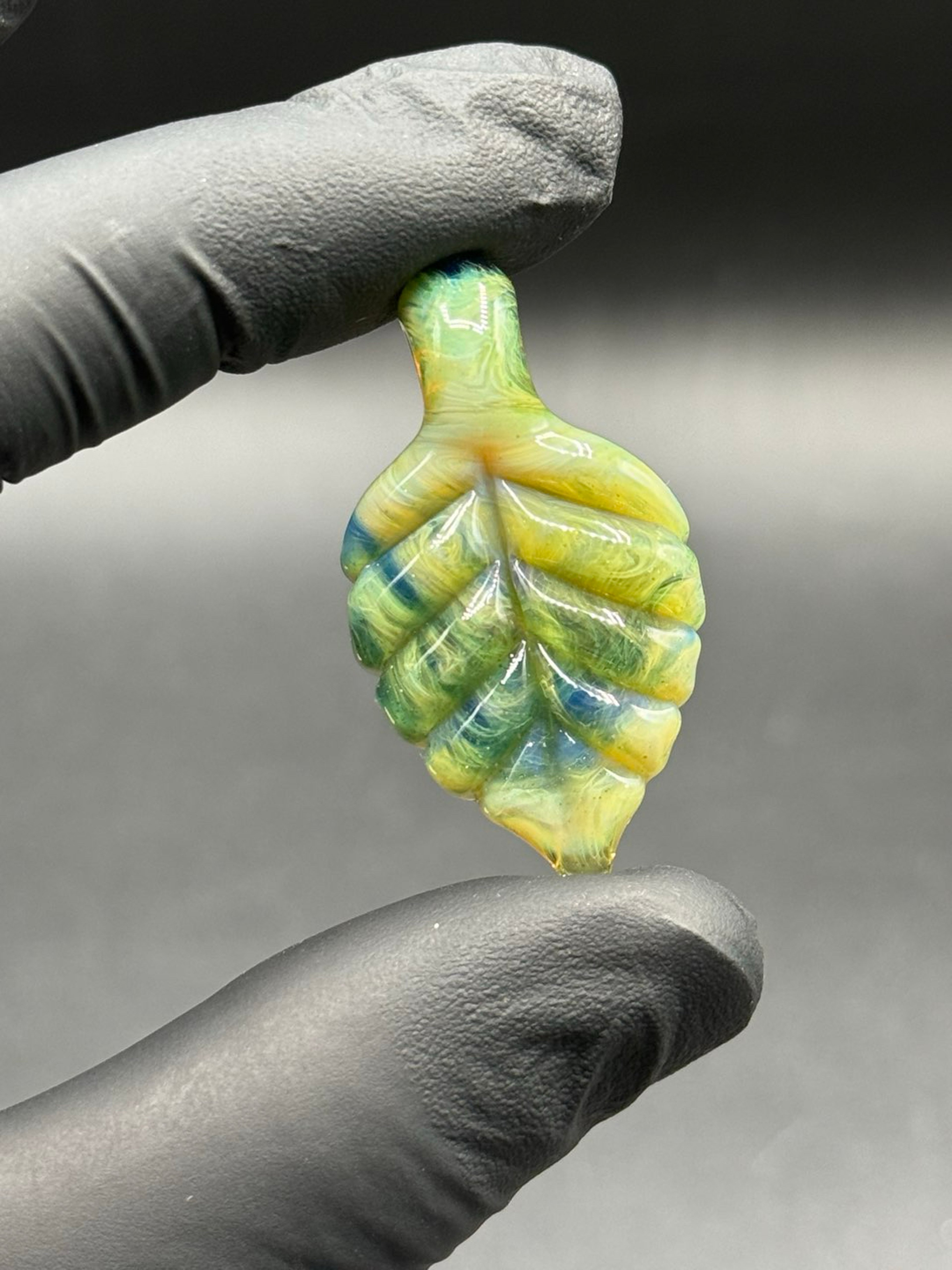 Preview pic of Leaf pendant
