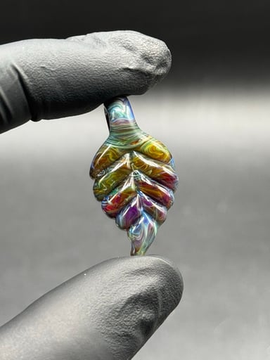 Preview pic of Leaf pendant