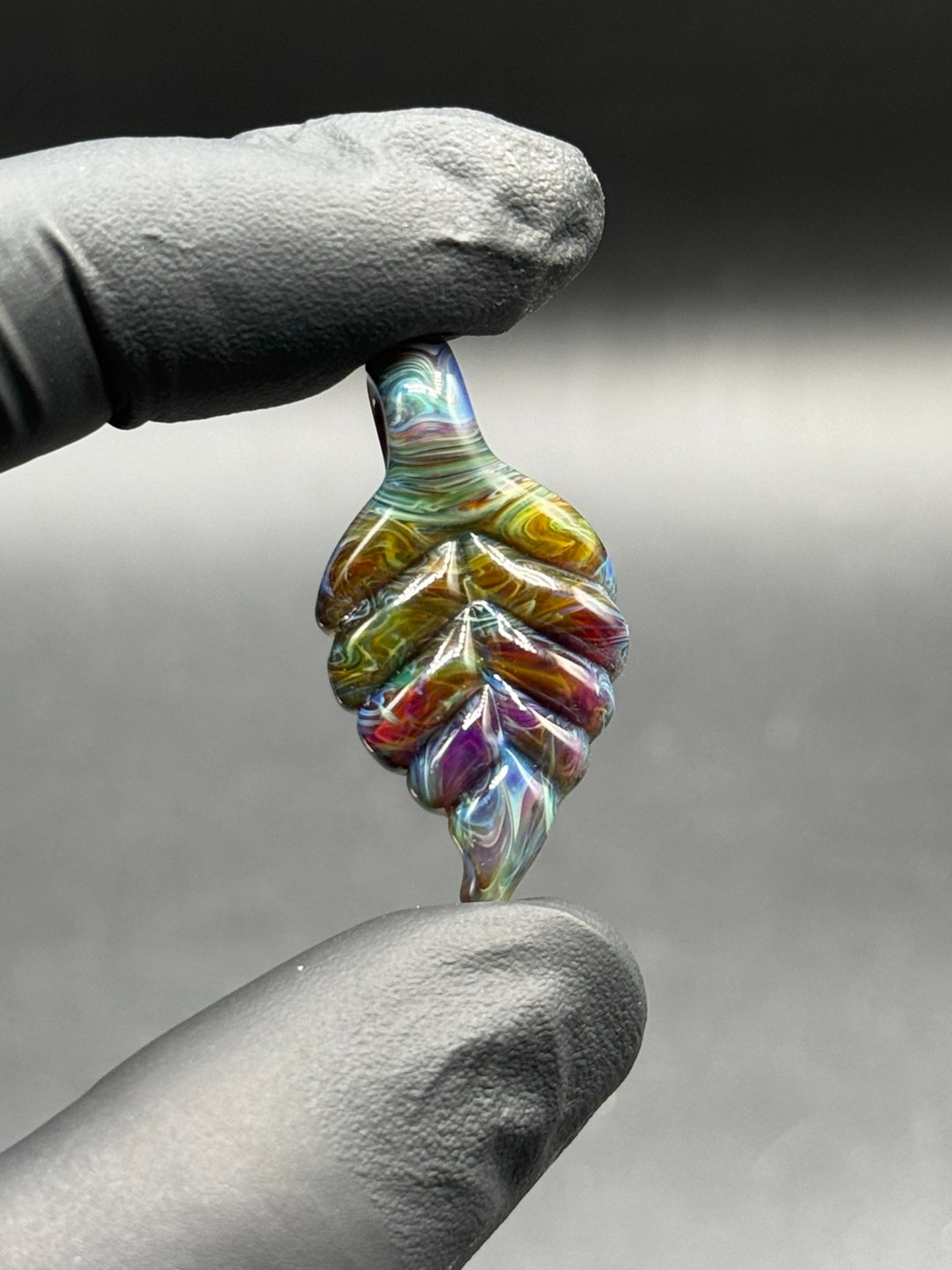Preview pic of Leaf pendant