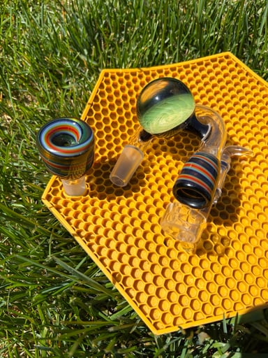 Preview pic of Worm X 2BA Collab Accessories