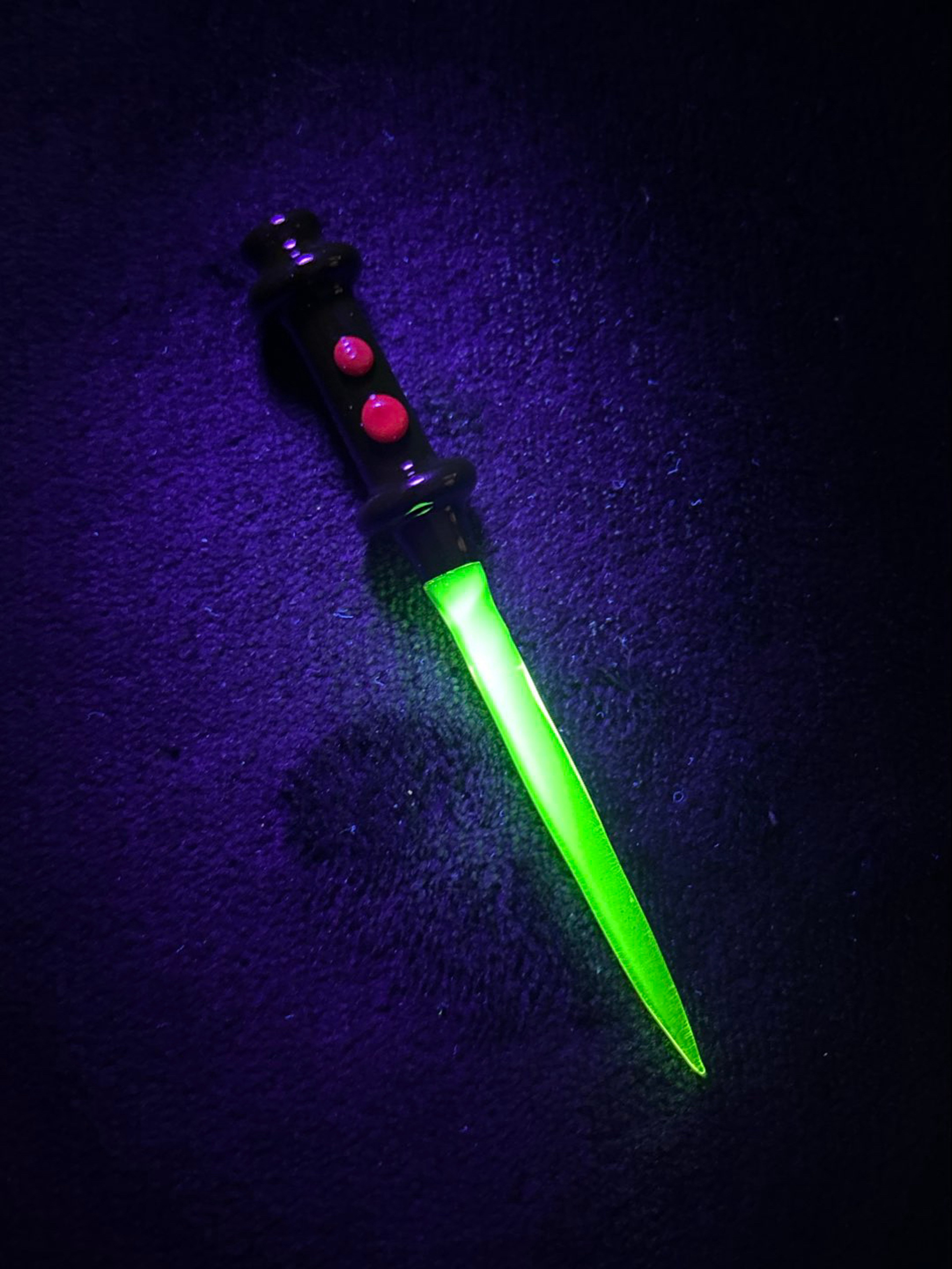 Preview pic of MarvinsGlass Green LightSaber 💚