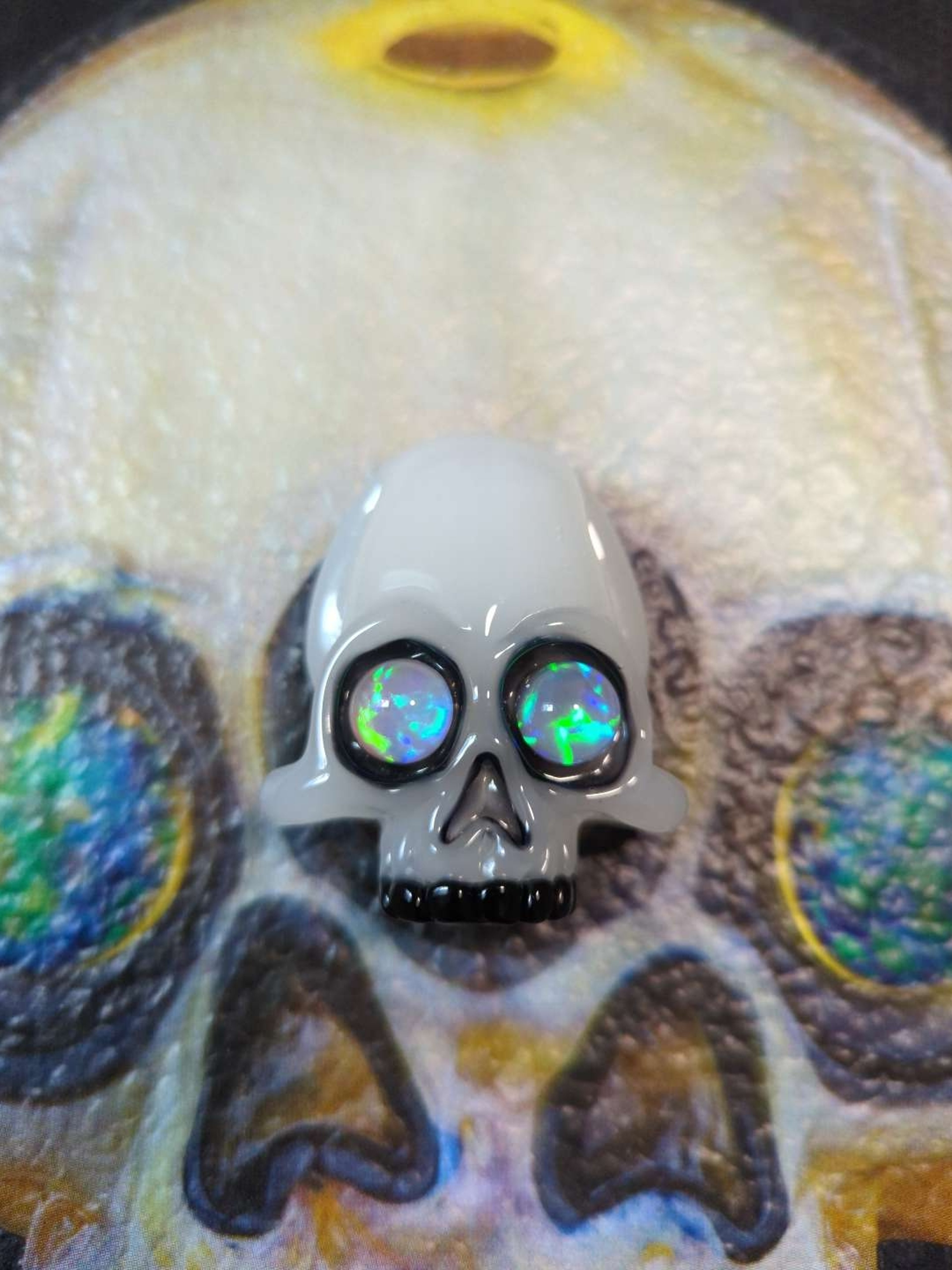 Preview pic of AKM UV Skull Pendant